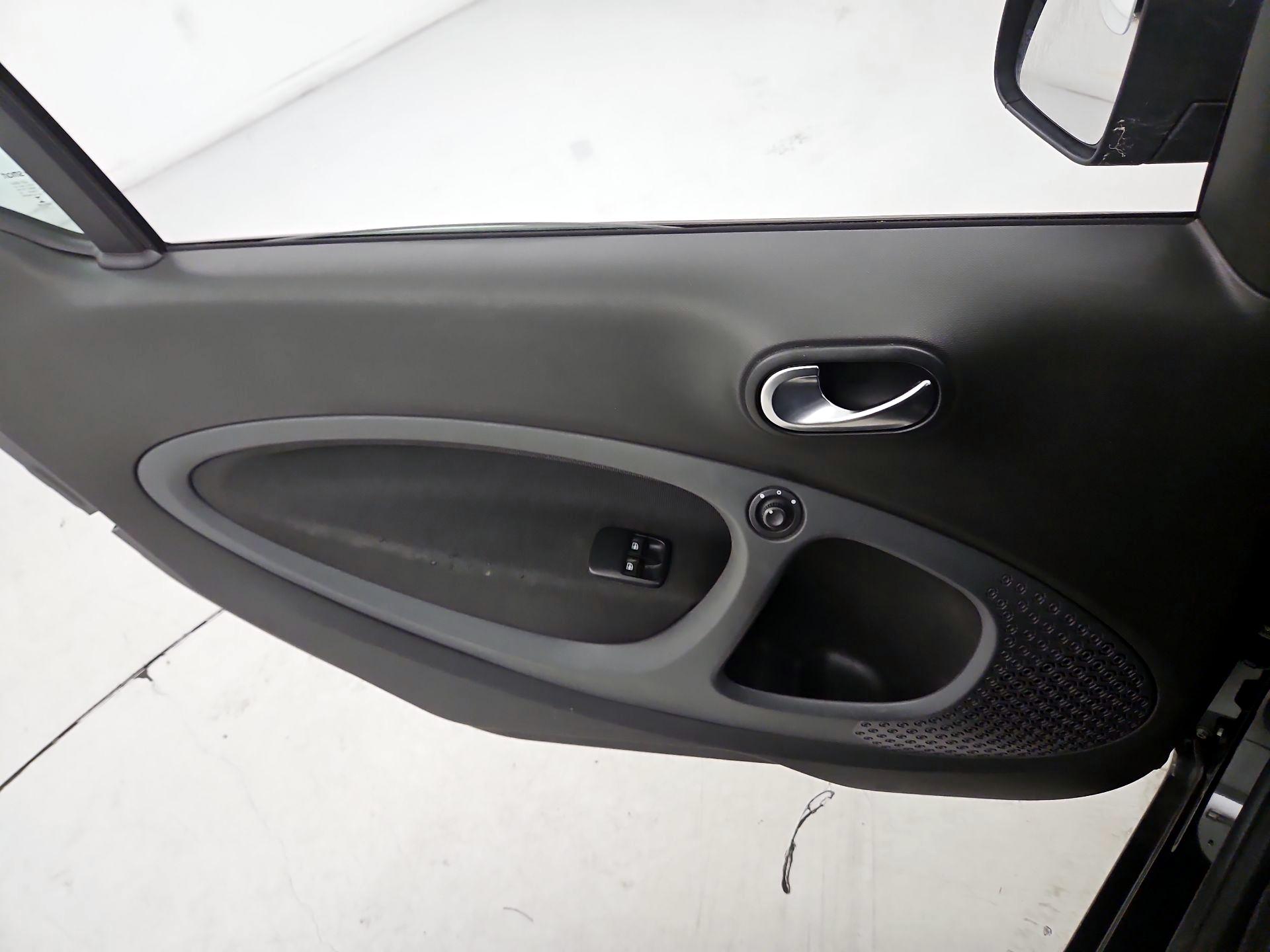 Thumbnail: 2016 smart fortwo - 12