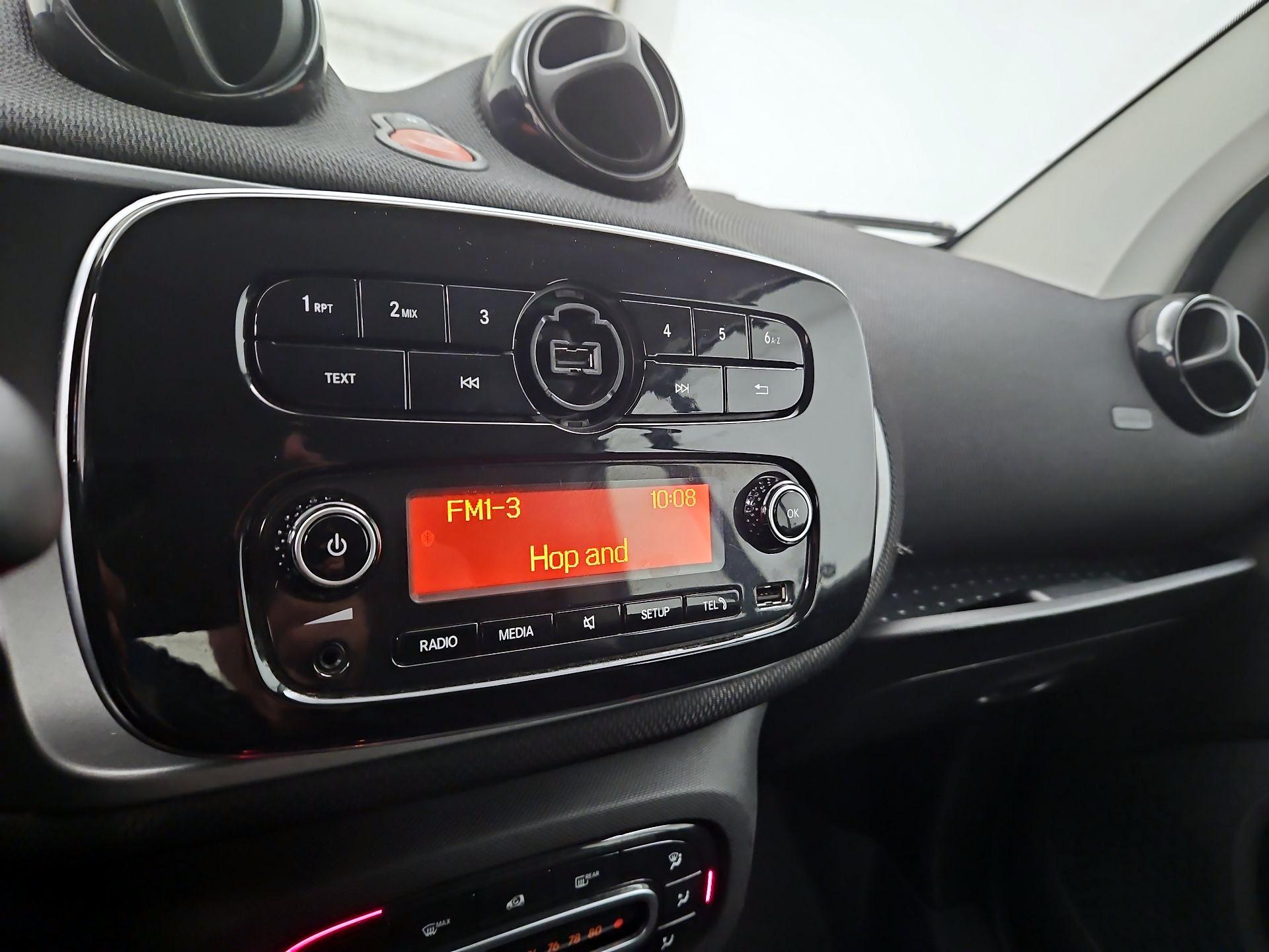 Thumbnail: 2016 smart fortwo - 13