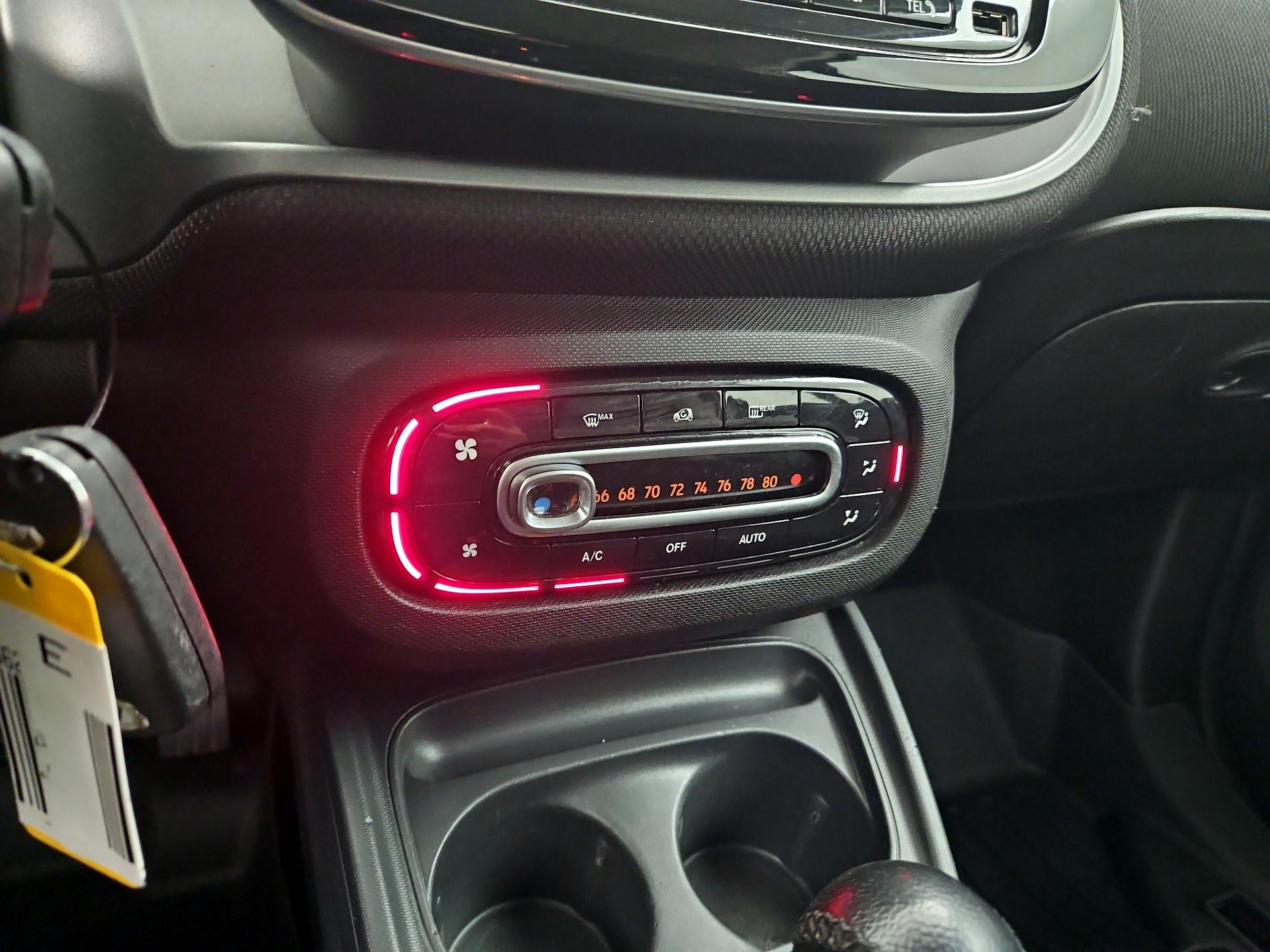 Thumbnail: 2016 smart fortwo - 14
