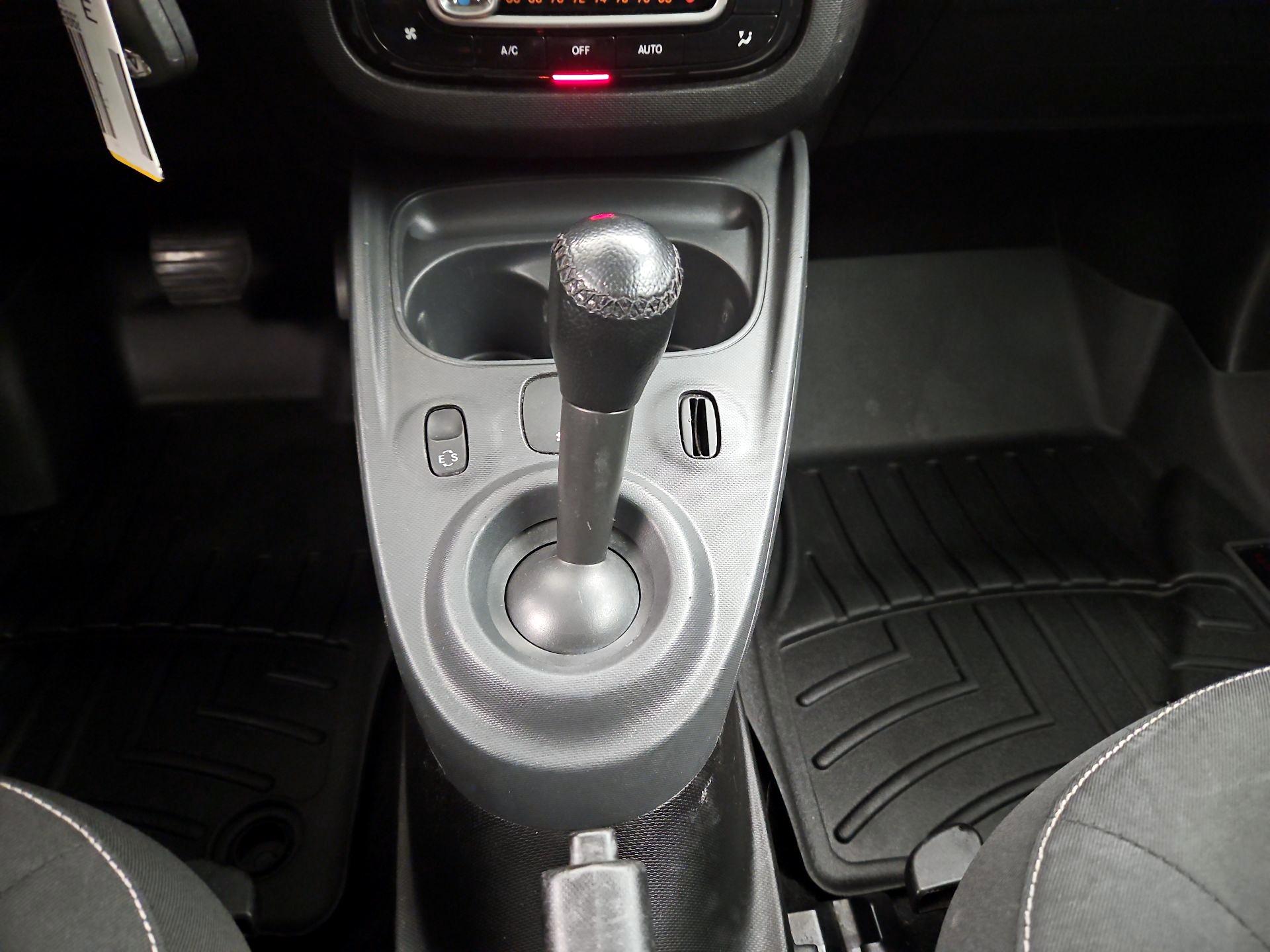 Thumbnail: 2016 smart fortwo - 15