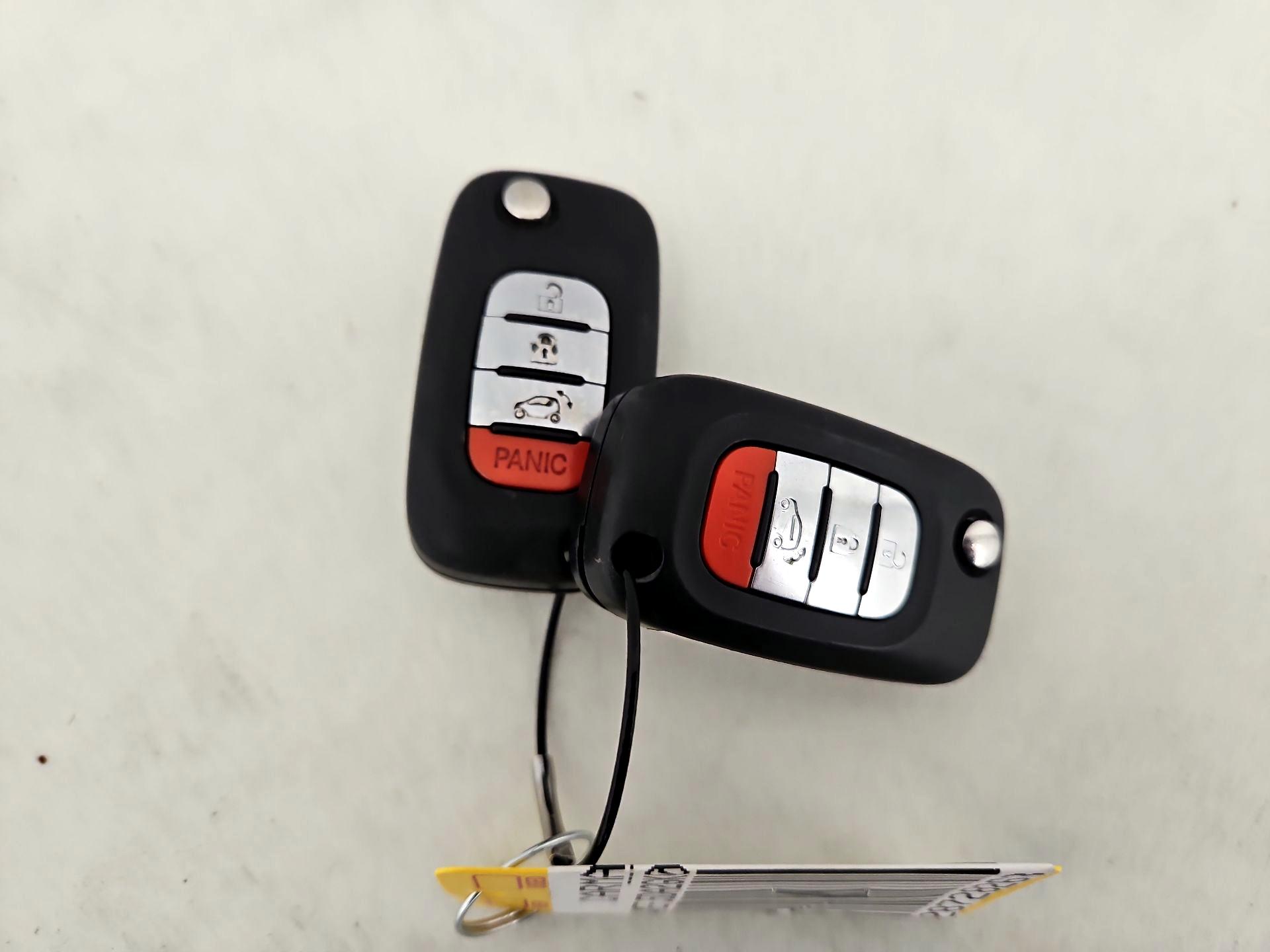 Thumbnail: 2016 smart fortwo - 18