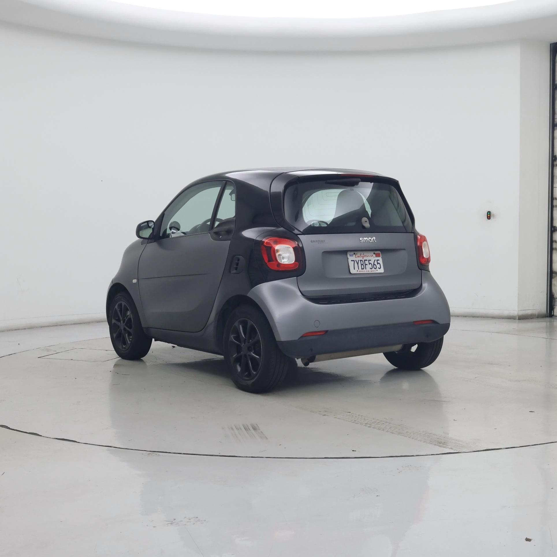 Thumbnail: 2016 smart fortwo - 2