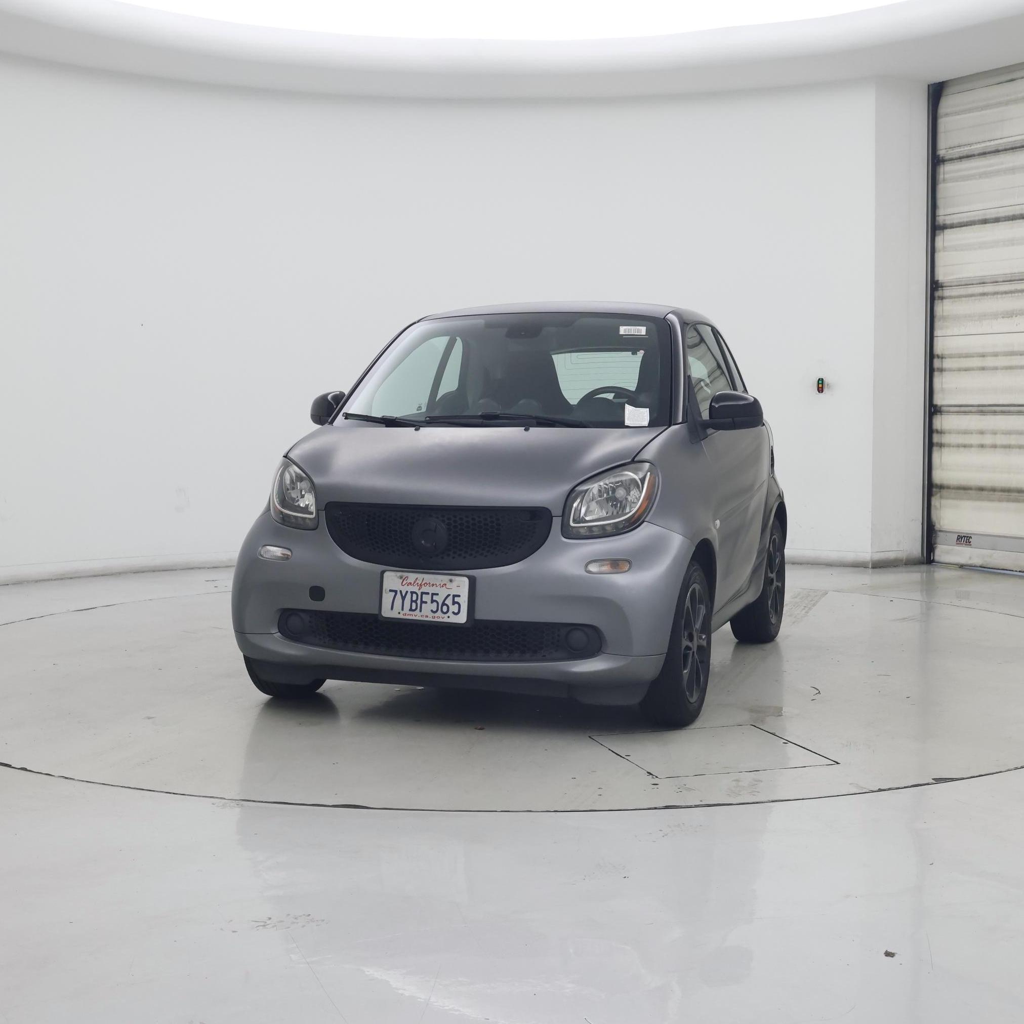 Thumbnail: 2016 smart fortwo - 4
