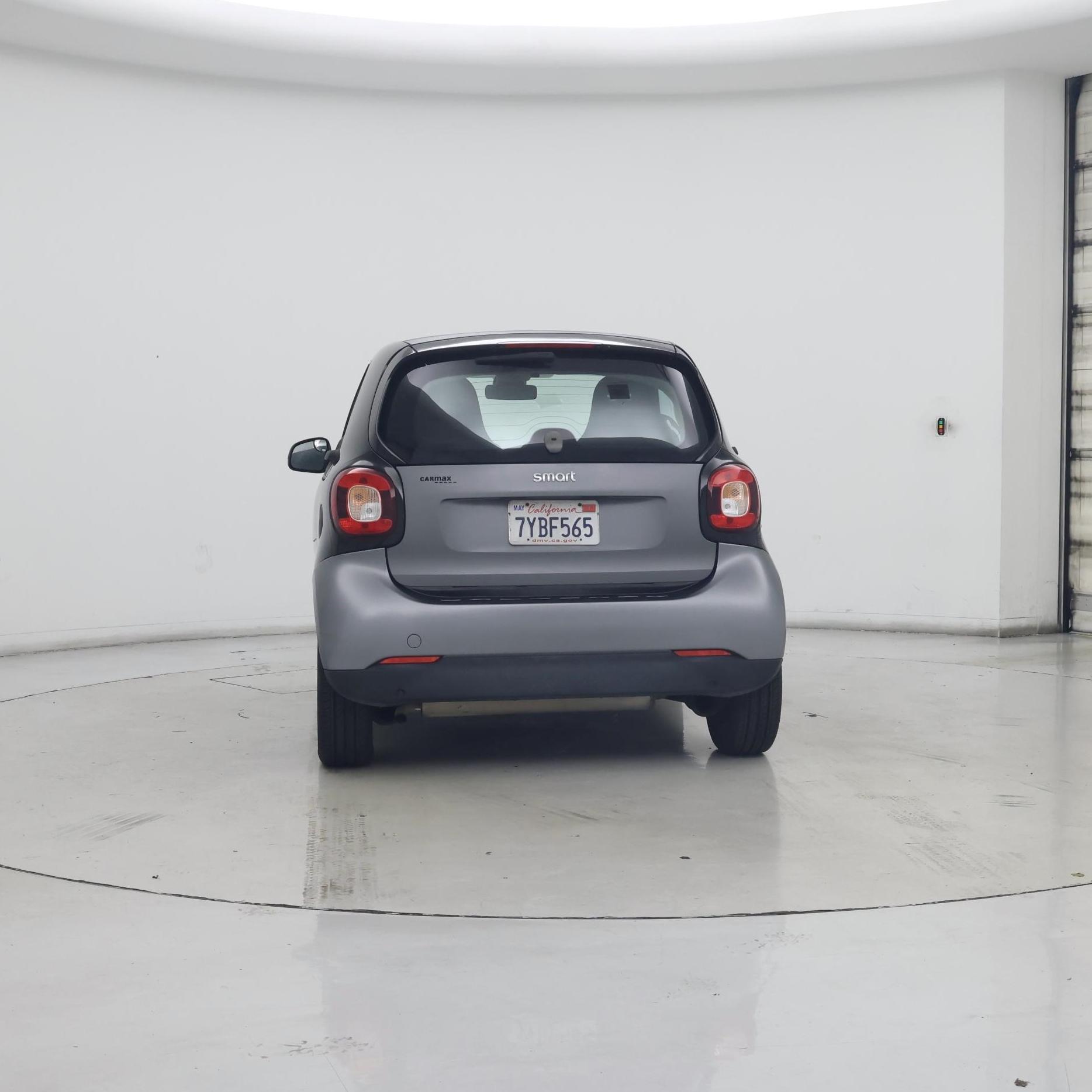 Thumbnail: 2016 smart fortwo - 6