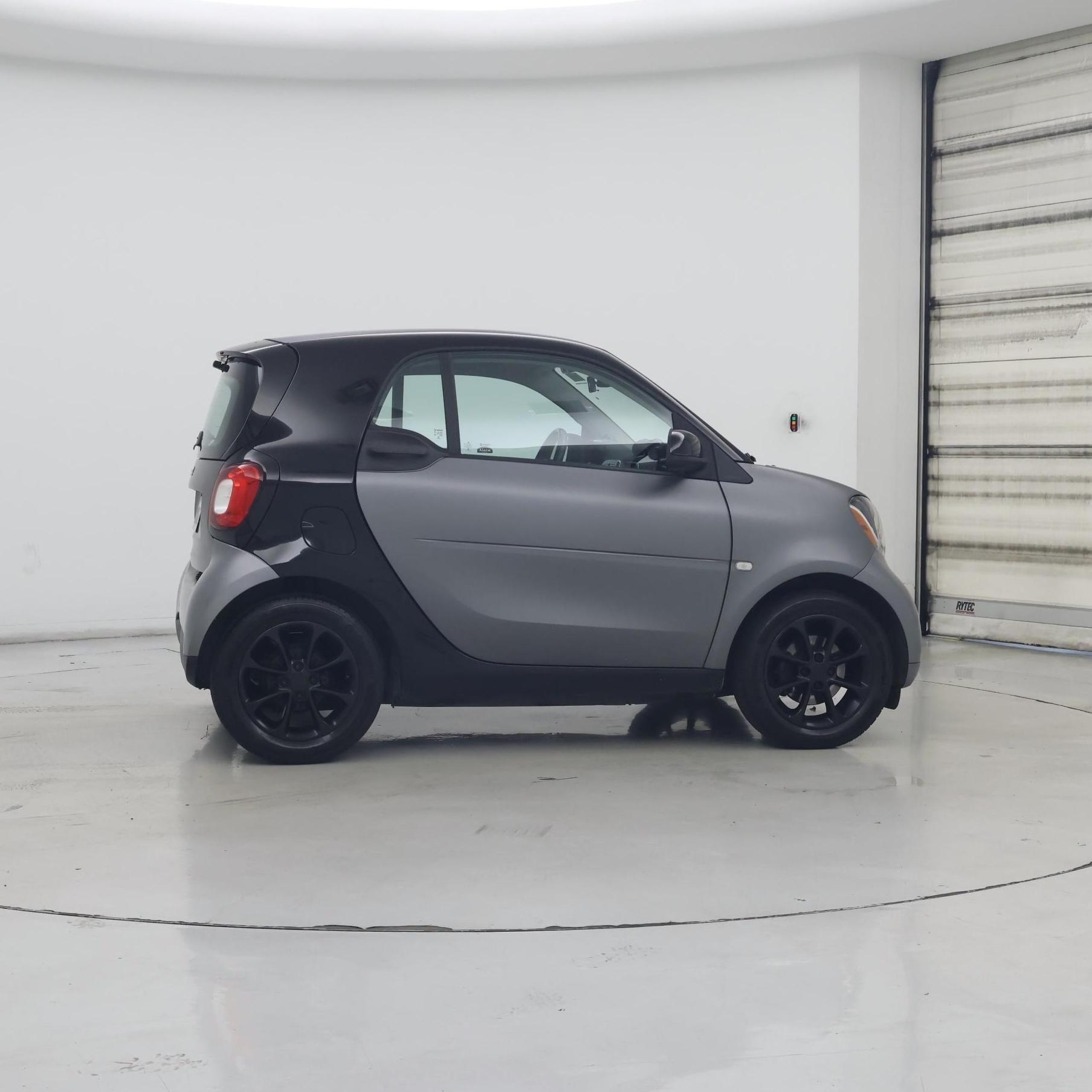 Thumbnail: 2016 smart fortwo - 7