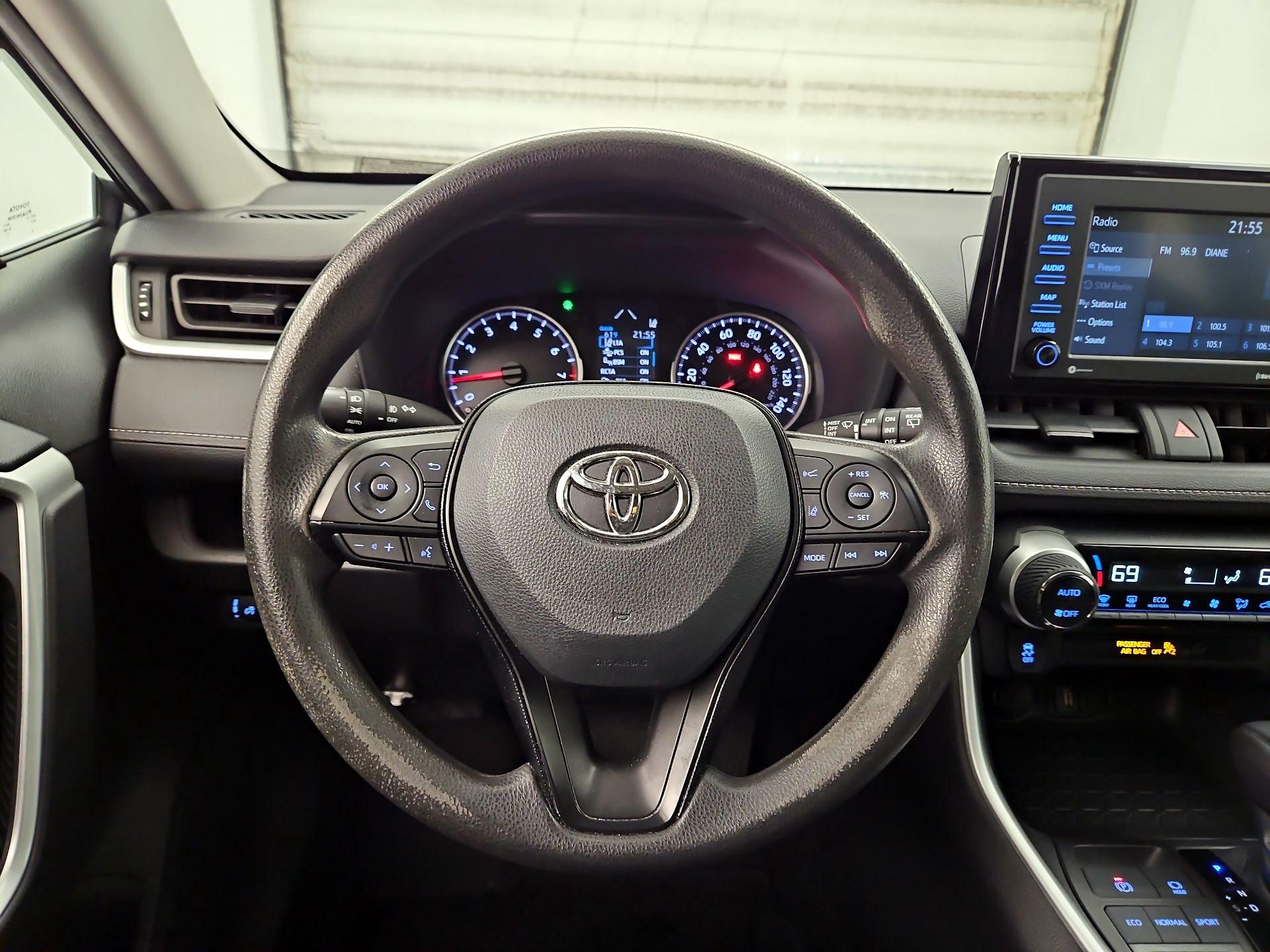 Thumbnail: 2021 Toyota RAV4 - 10