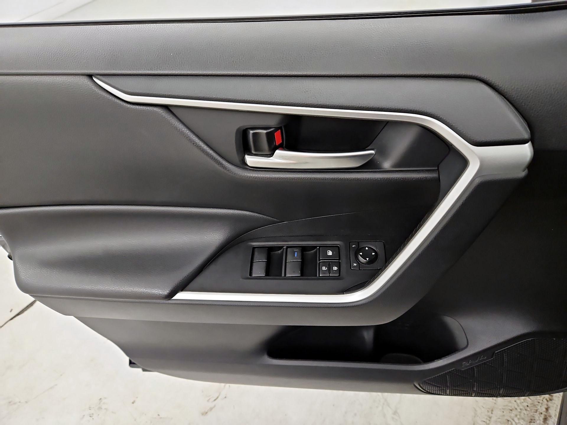 Thumbnail: 2021 Toyota RAV4 - 12