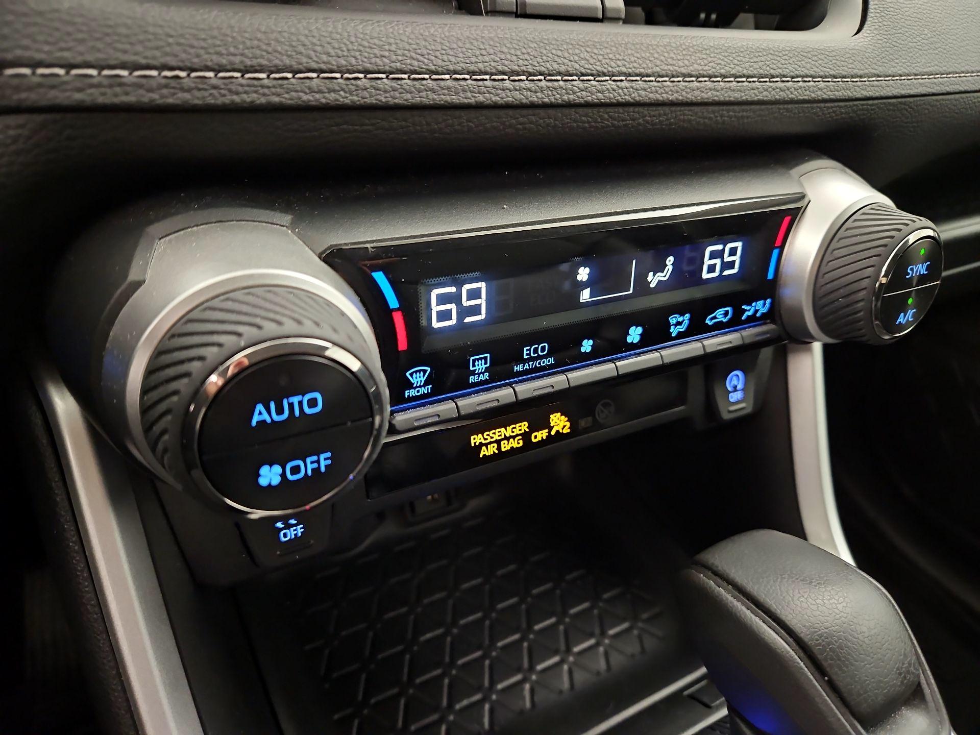 Thumbnail: 2021 Toyota RAV4 - 16