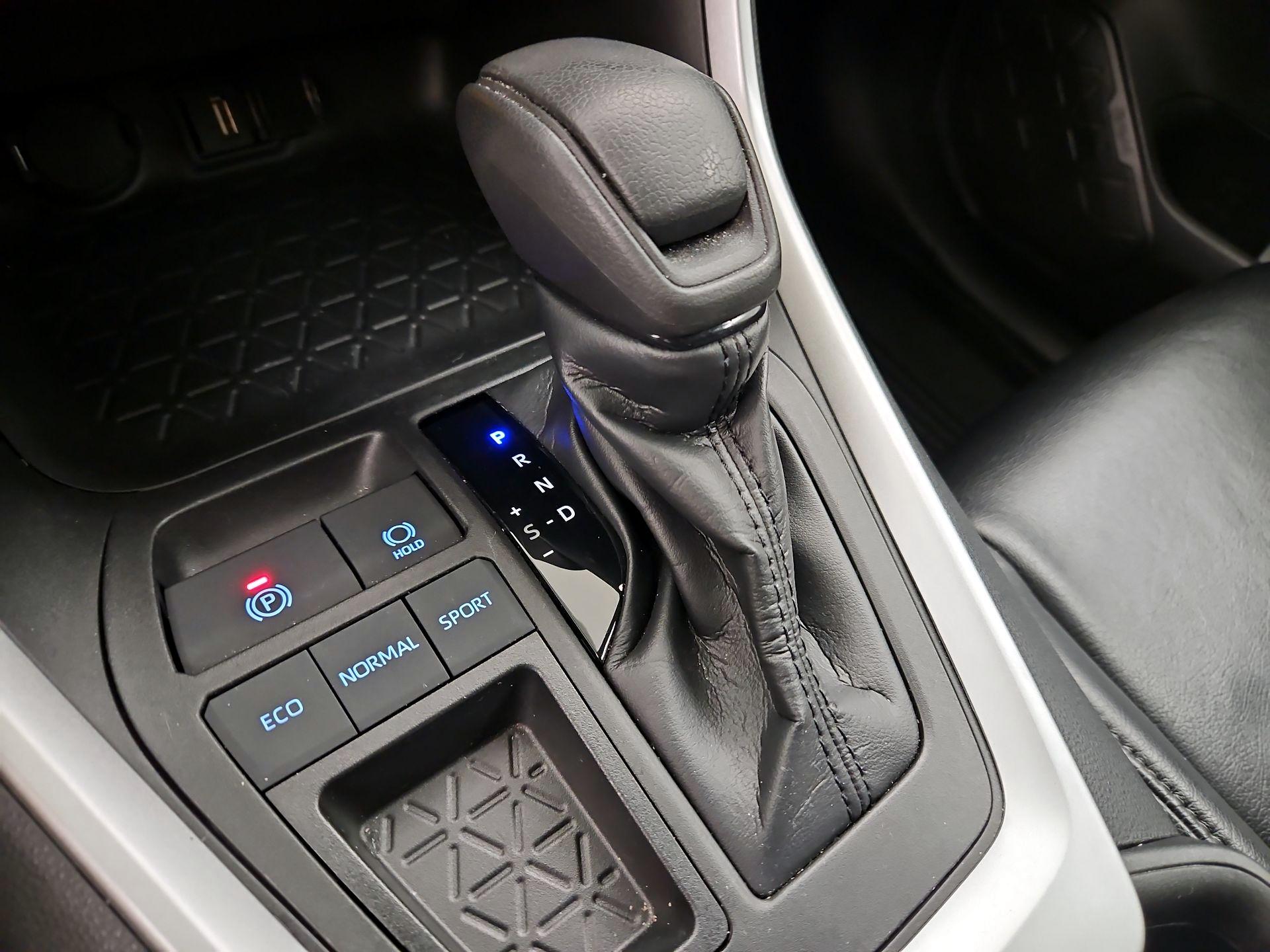 Thumbnail: 2021 Toyota RAV4 - 17