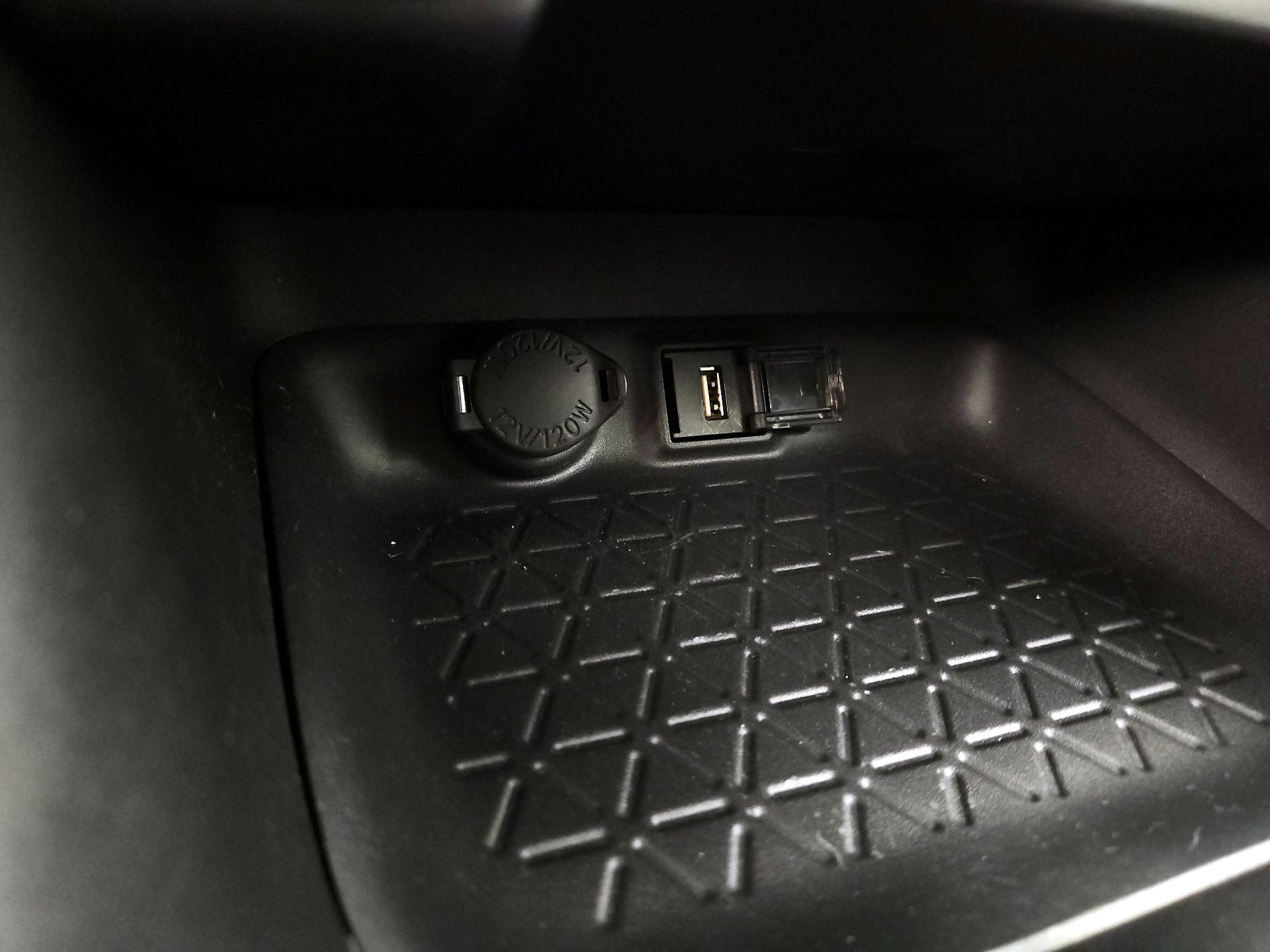 Thumbnail: 2021 Toyota RAV4 - 18