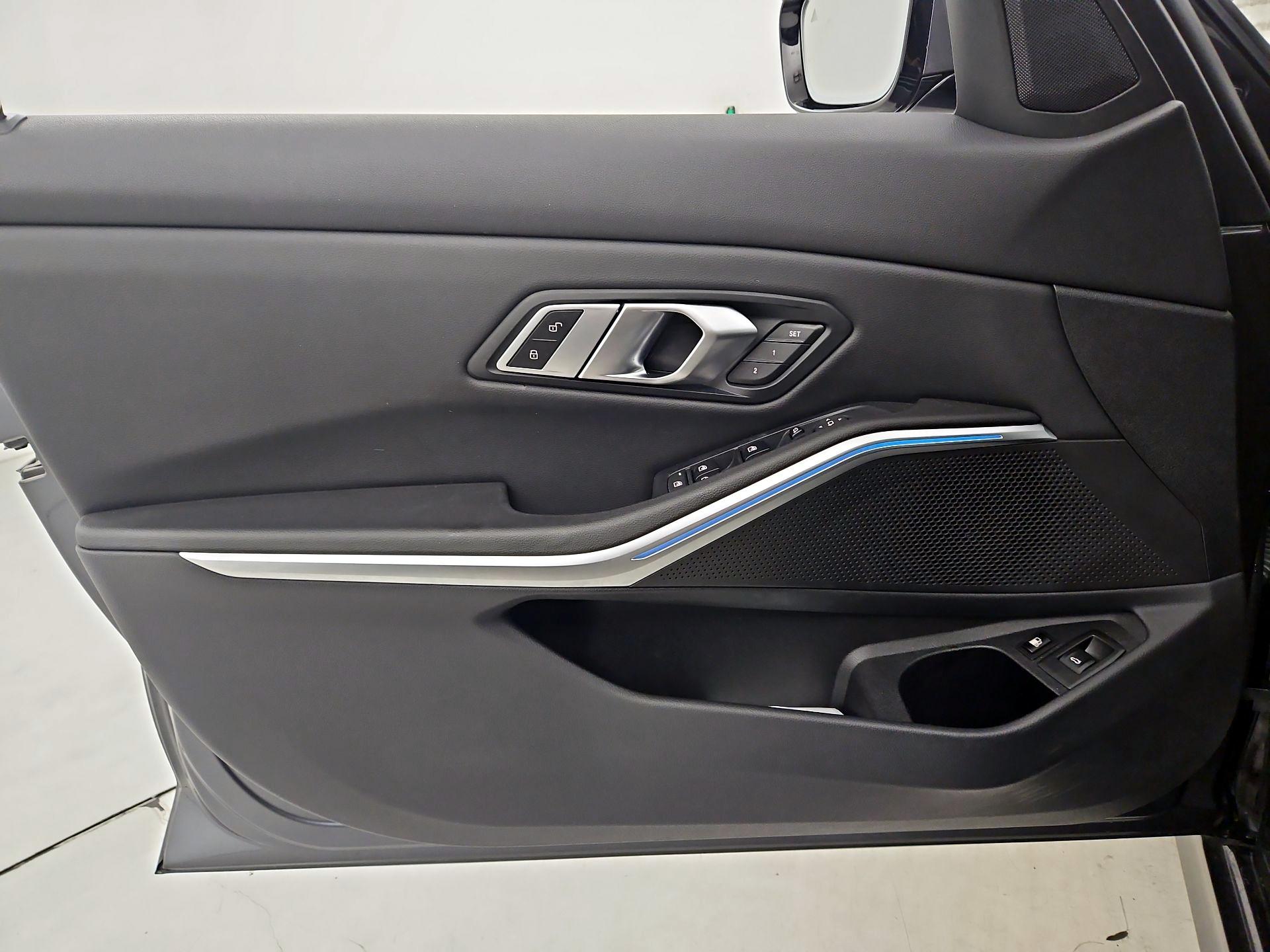 Thumbnail: 2022 BMW 3 Series - 12