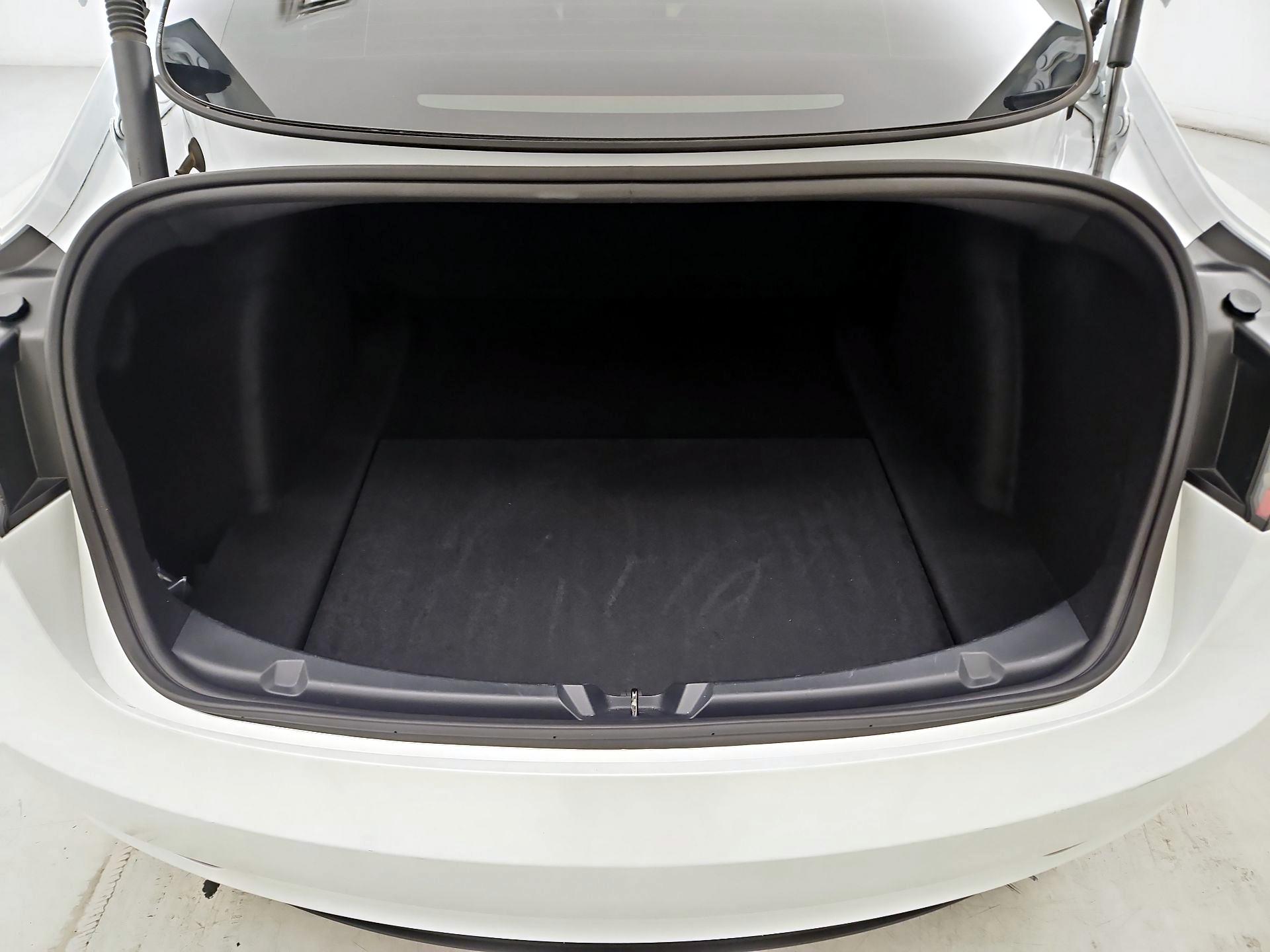 Thumbnail: 2023 Tesla Model 3 - 19