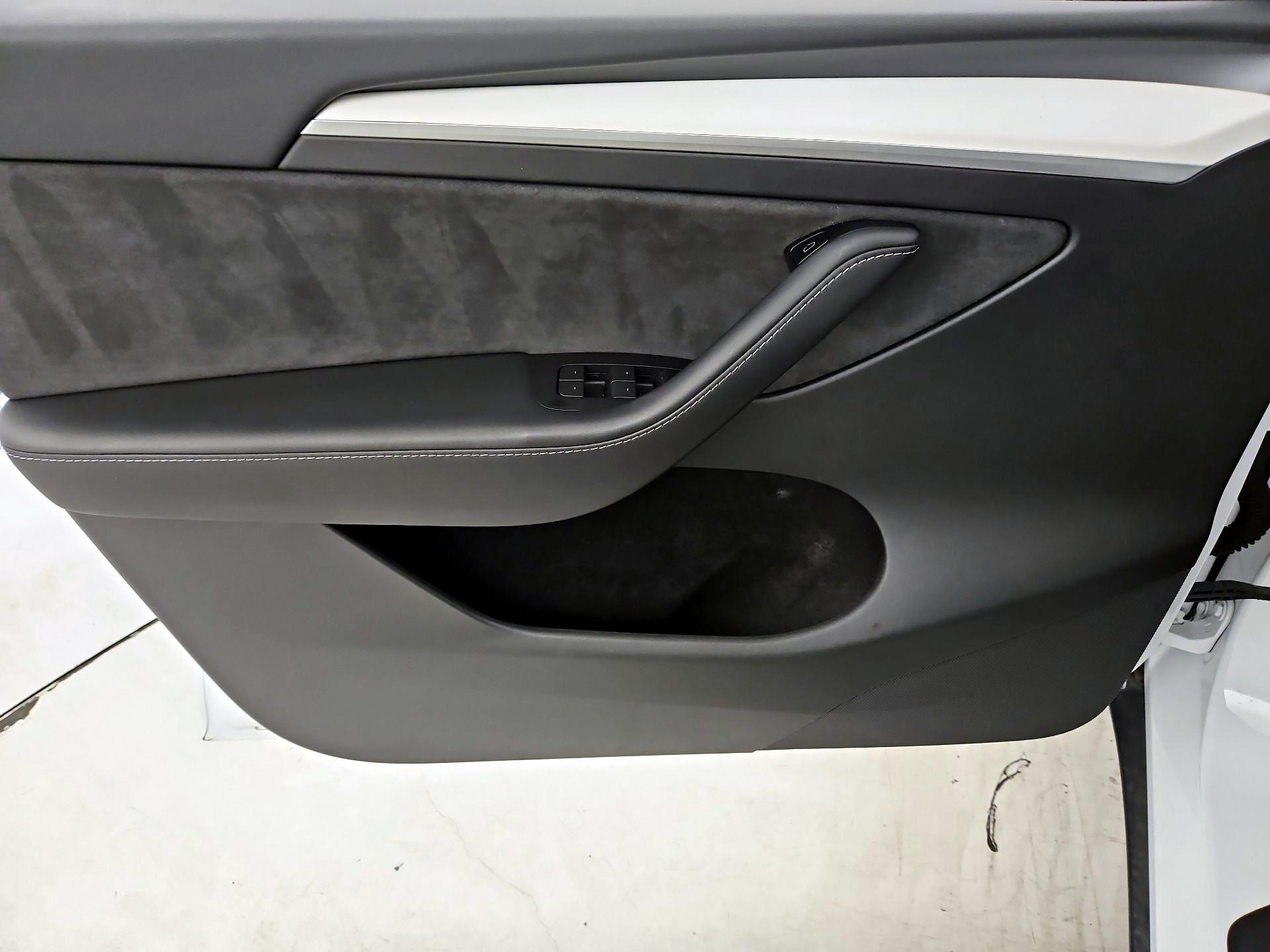 Thumbnail: 2023 Tesla Model Y - 12