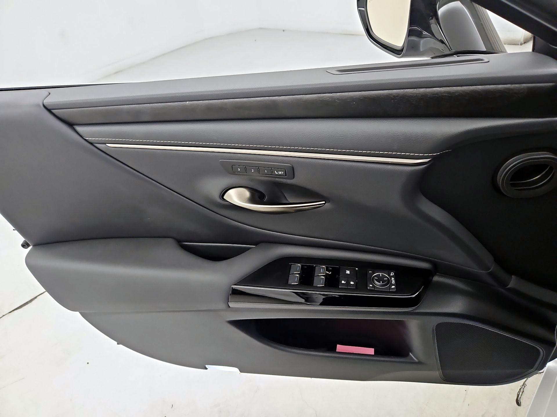 Thumbnail: 2023 Lexus ES - 12