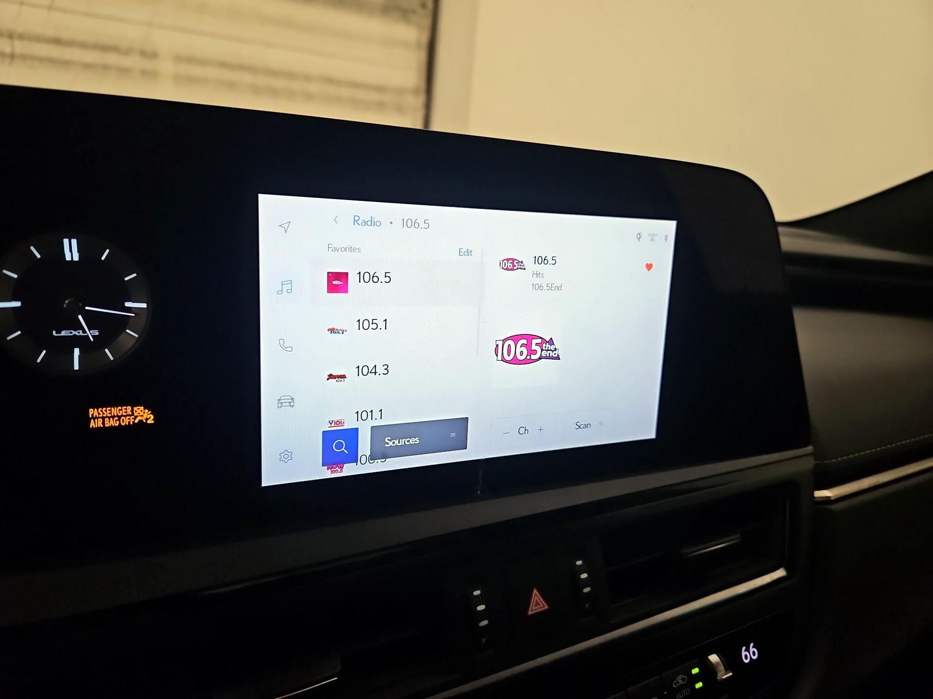 Thumbnail: 2023 Lexus ES - 16