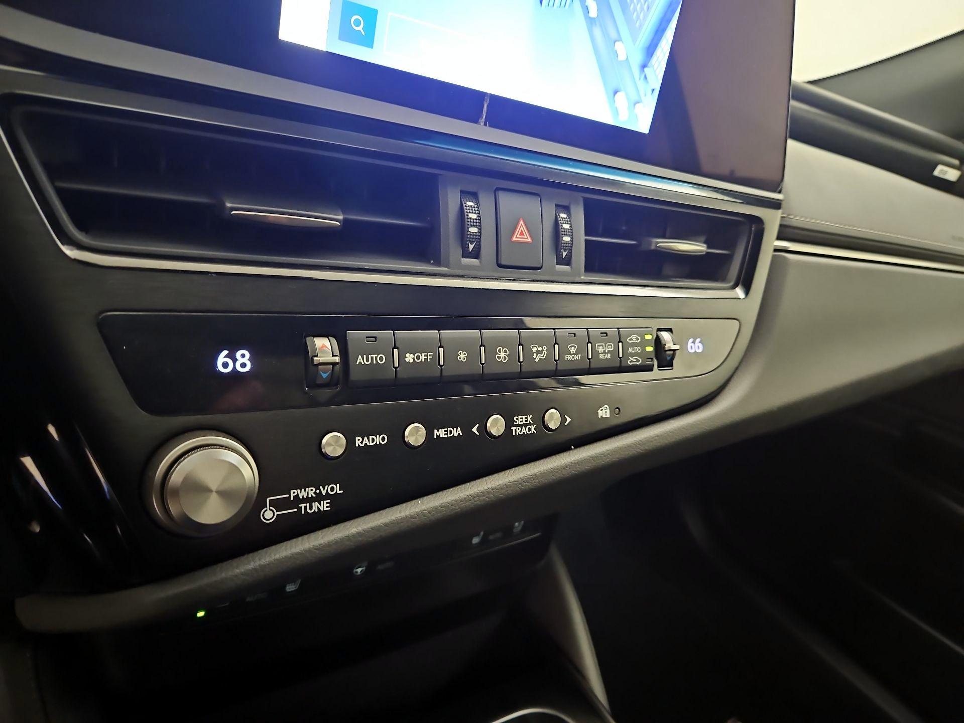 Thumbnail: 2023 Lexus ES - 17