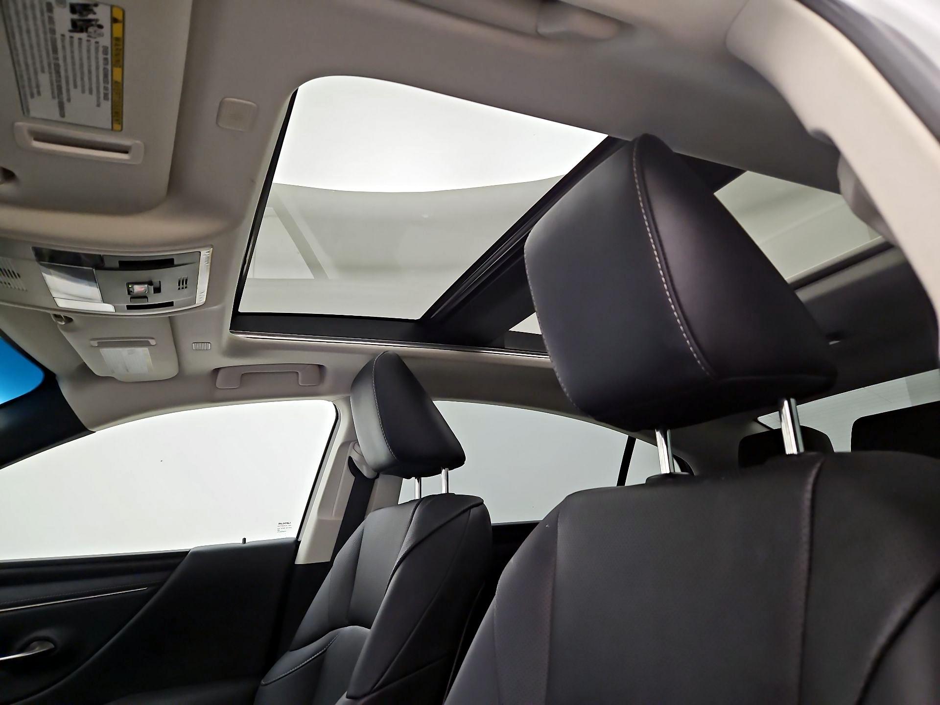 Thumbnail: 2023 Lexus ES - 20