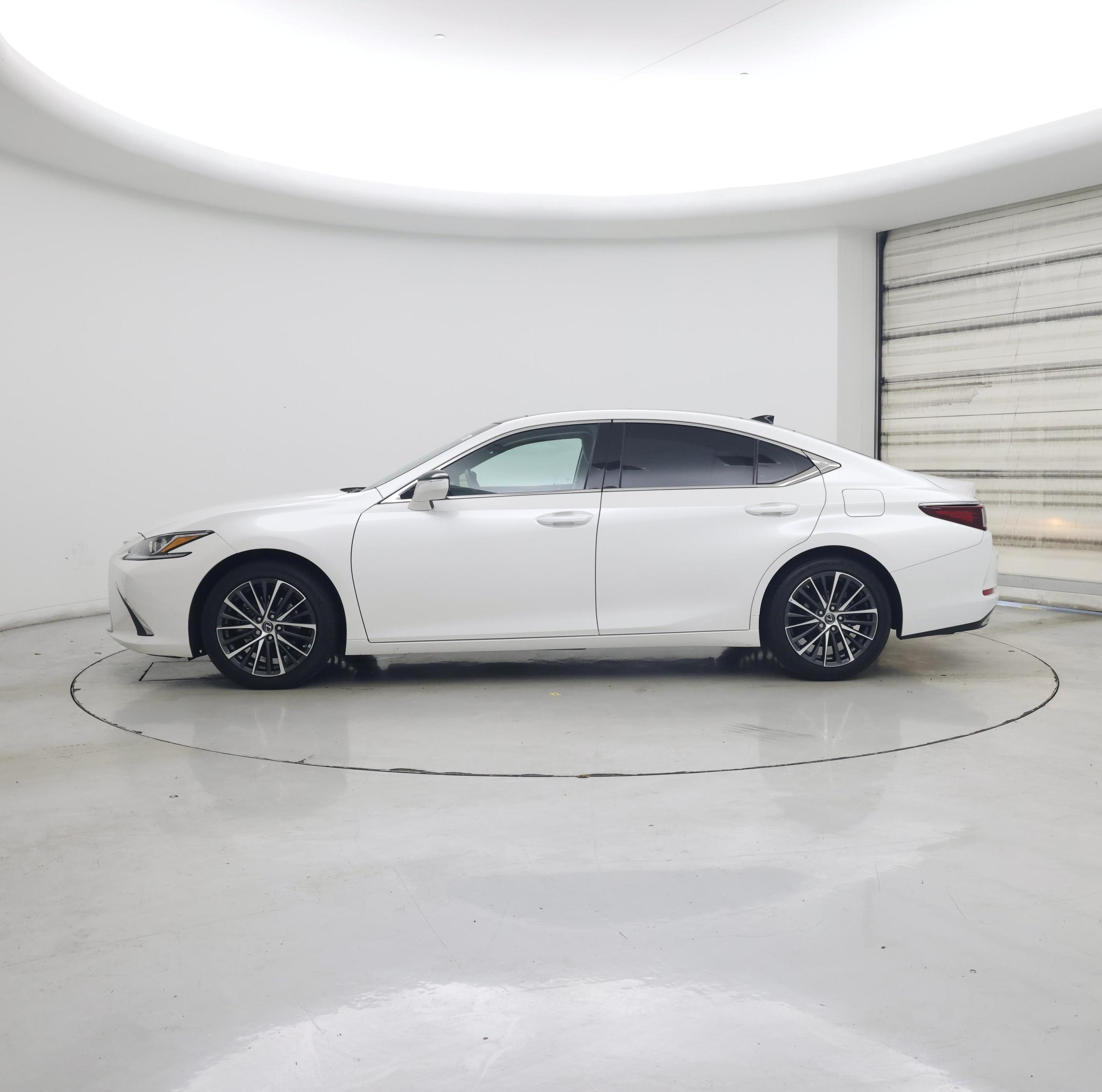 Thumbnail: 2023 Lexus ES - 3