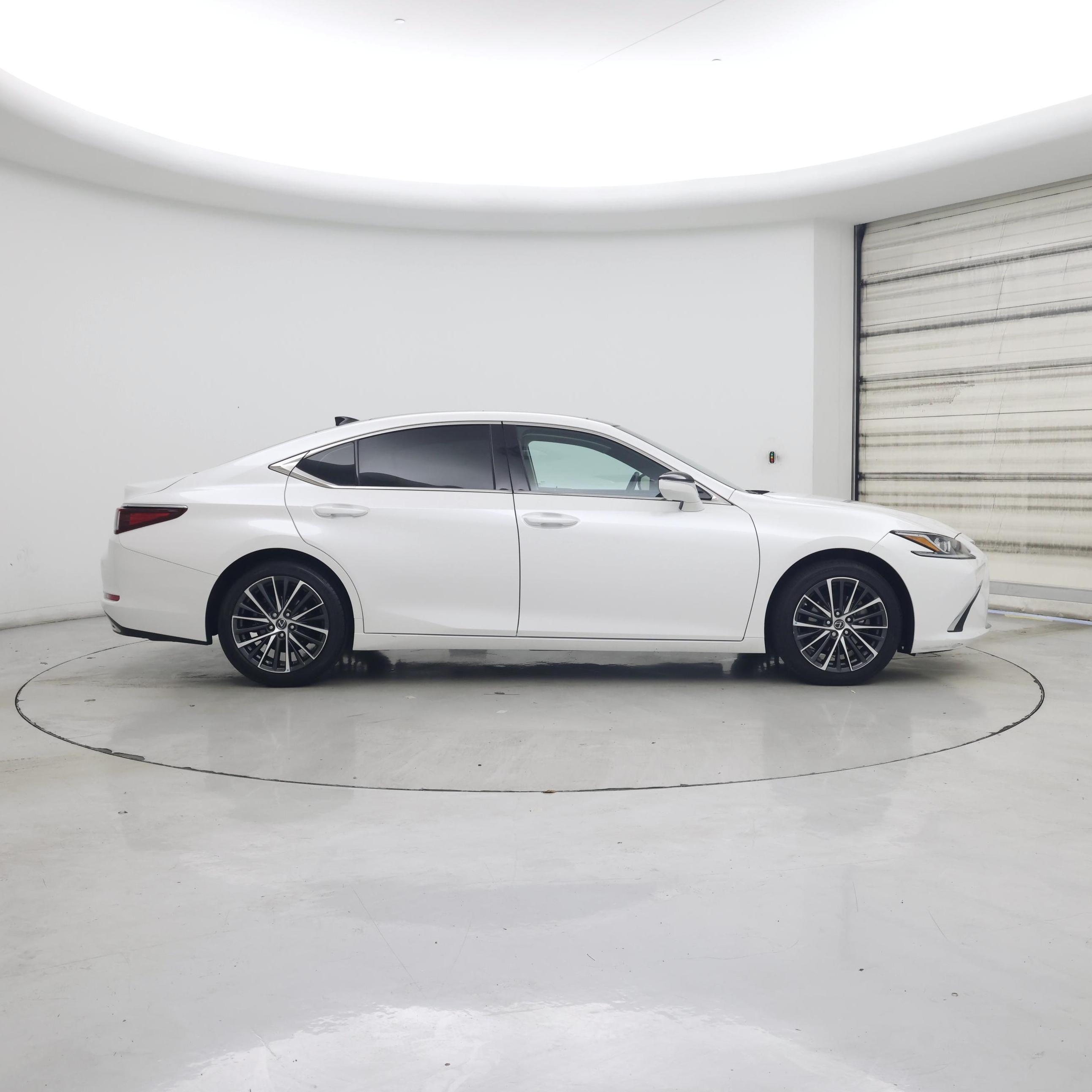 Thumbnail: 2023 Lexus ES - 7