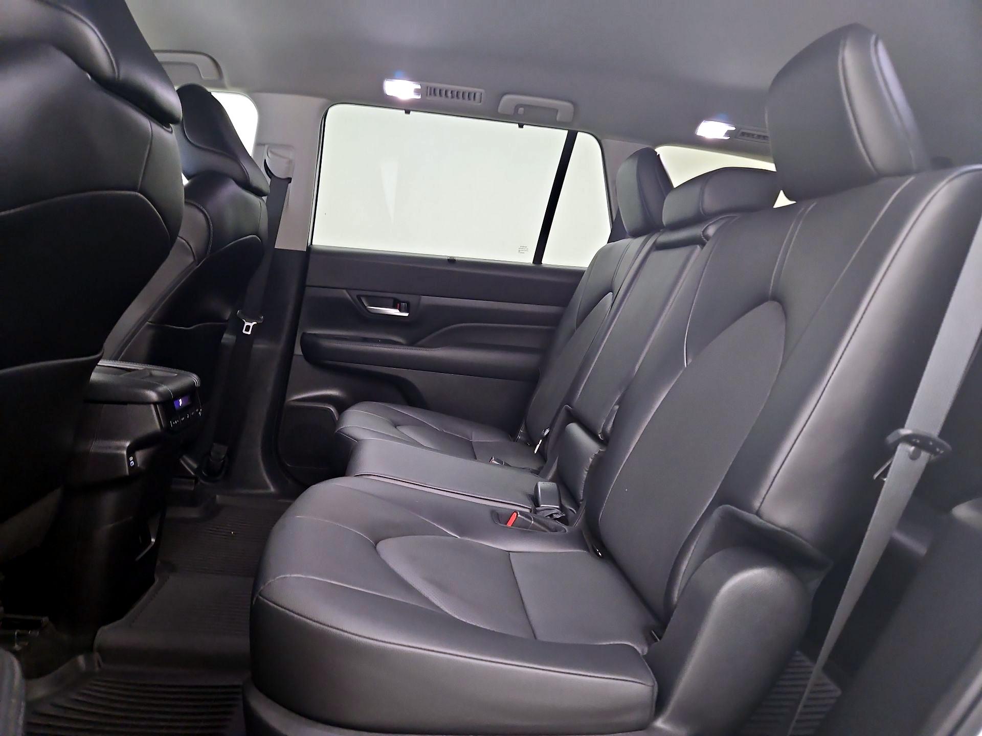 Thumbnail: 2024 Toyota Highlander - 18
