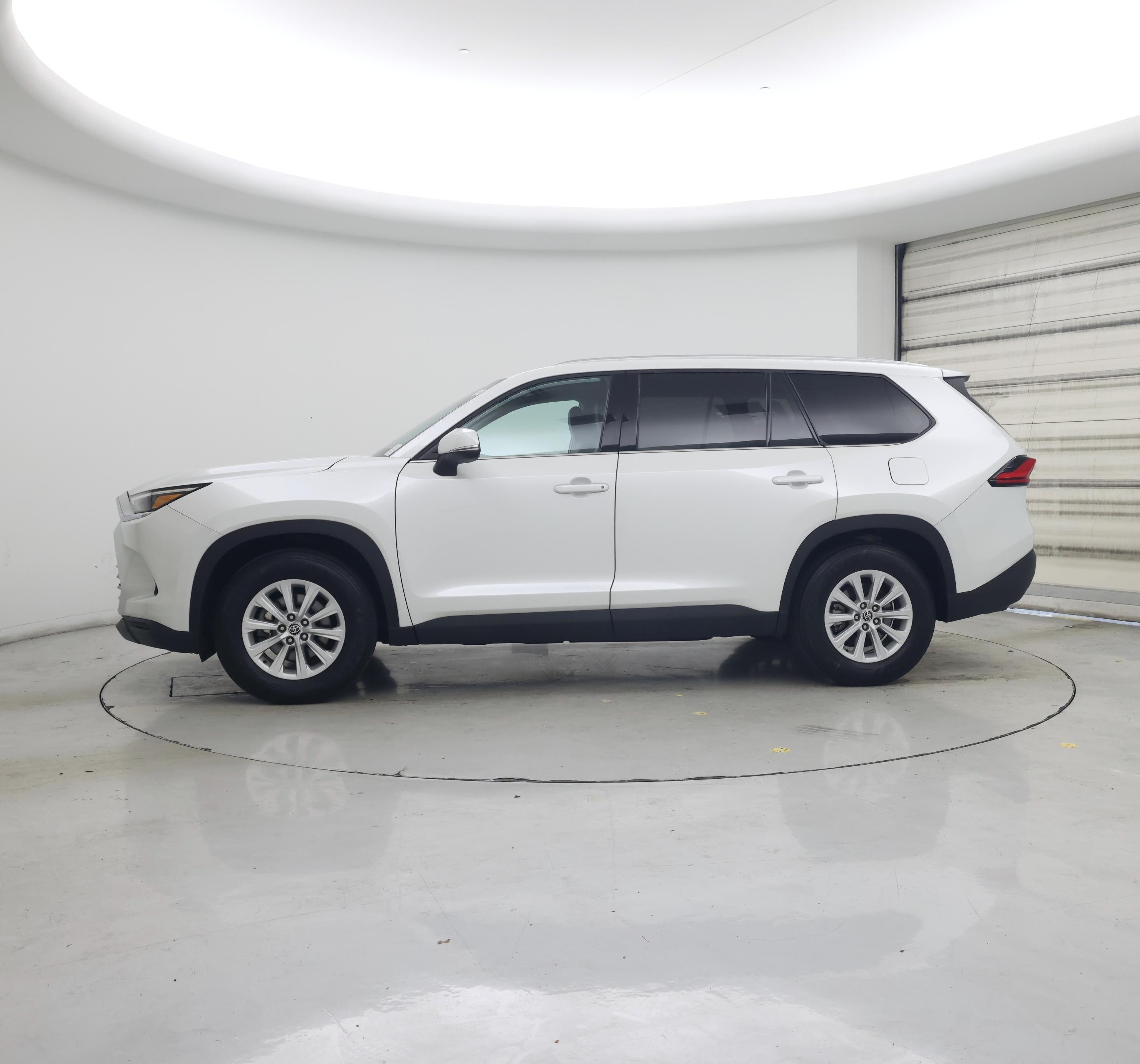 Thumbnail: 2024 Toyota Highlander - 3