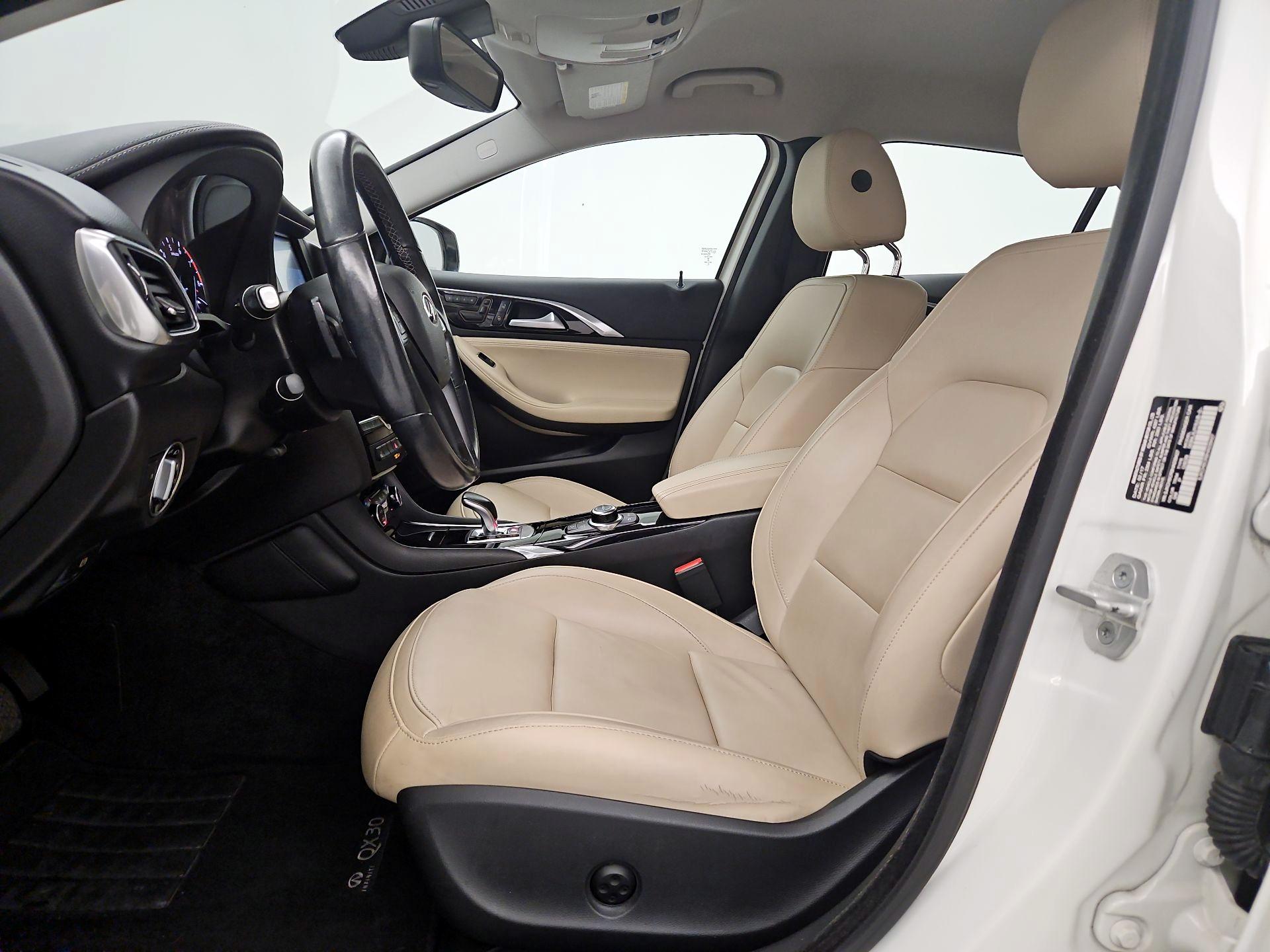 Thumbnail: 2017 INFINITI QX30 - 11