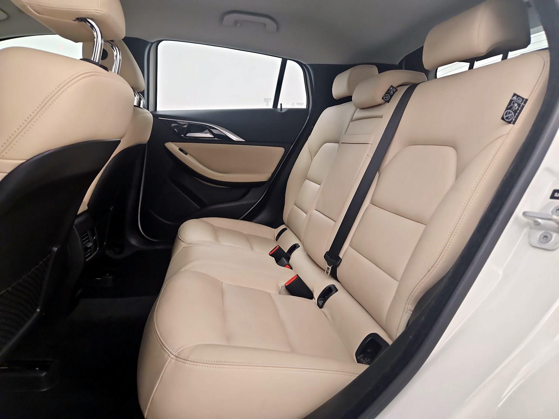 Thumbnail: 2017 INFINITI QX30 - 18