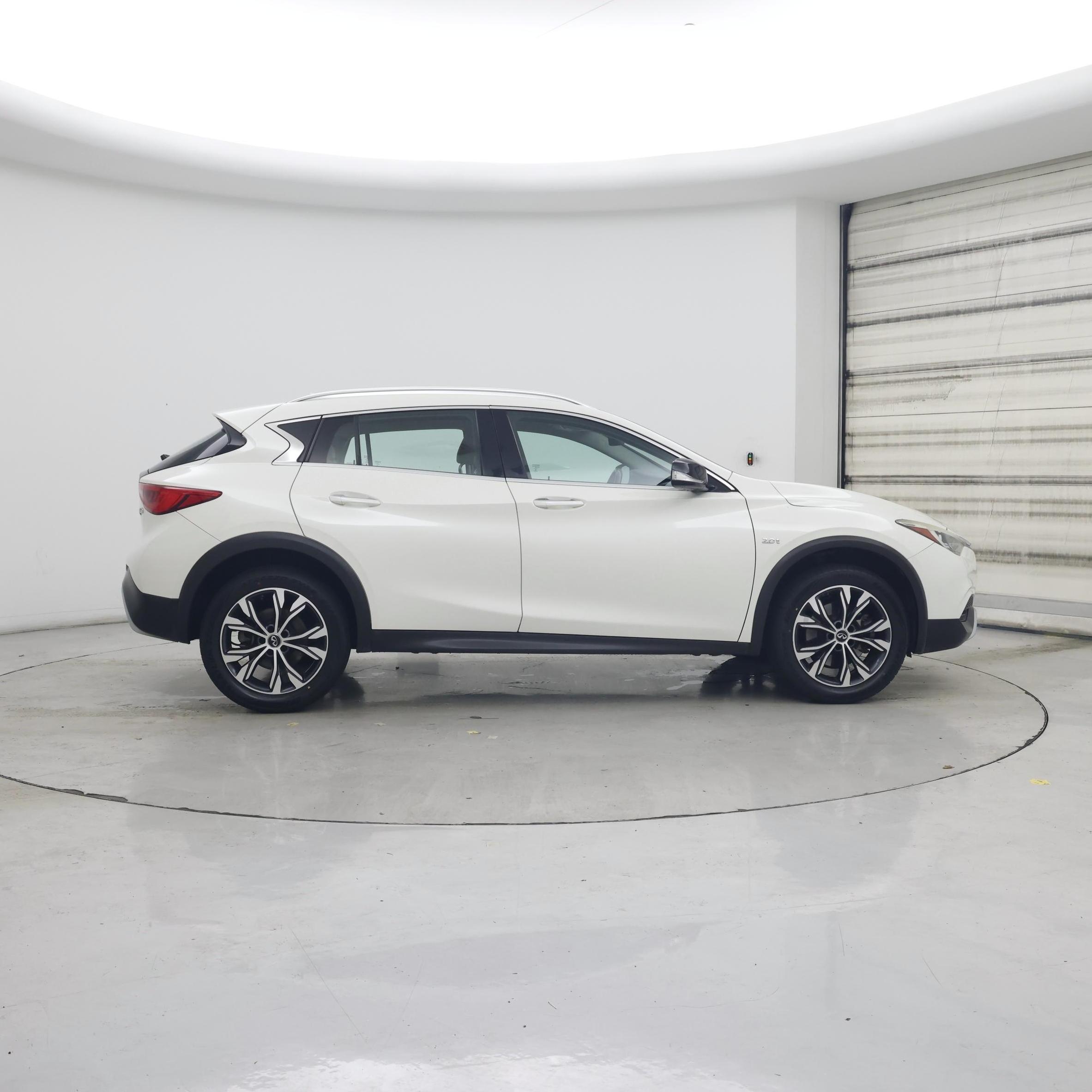 Thumbnail: 2017 INFINITI QX30 - 7