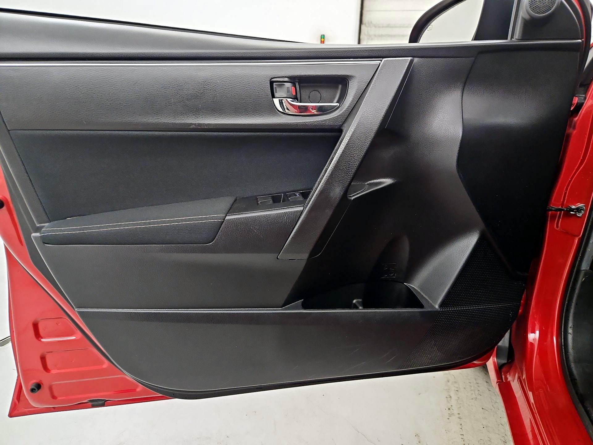 Thumbnail: 2018 Toyota Corolla - 12