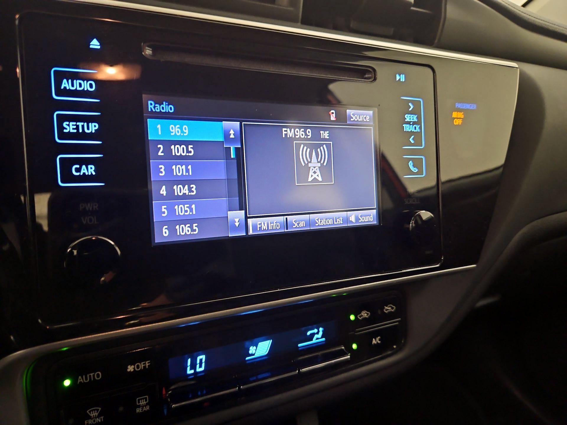 Thumbnail: 2018 Toyota Corolla - 15