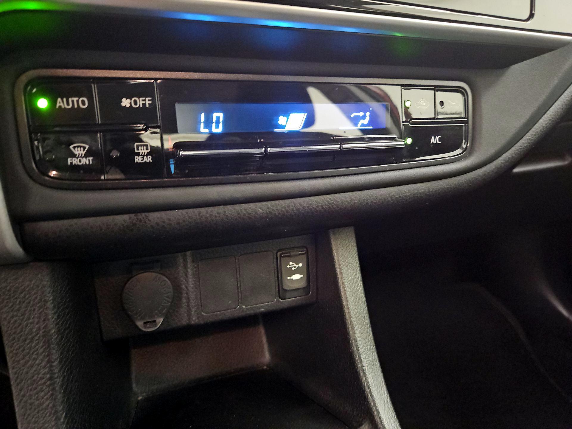 Thumbnail: 2018 Toyota Corolla - 16