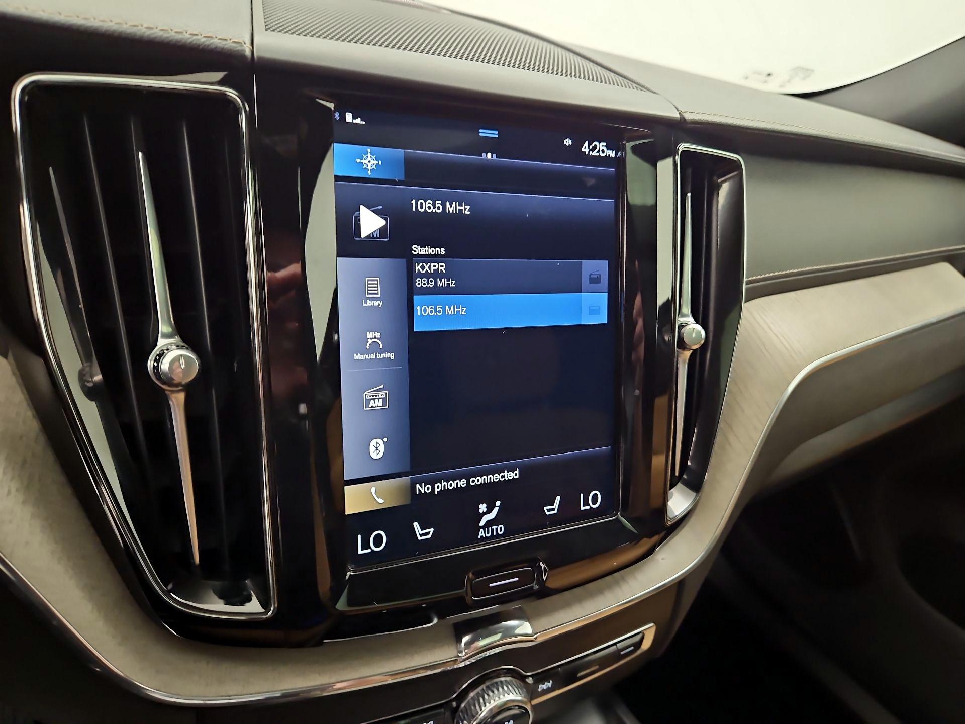 Thumbnail: 2019 Volvo XC60 - 16