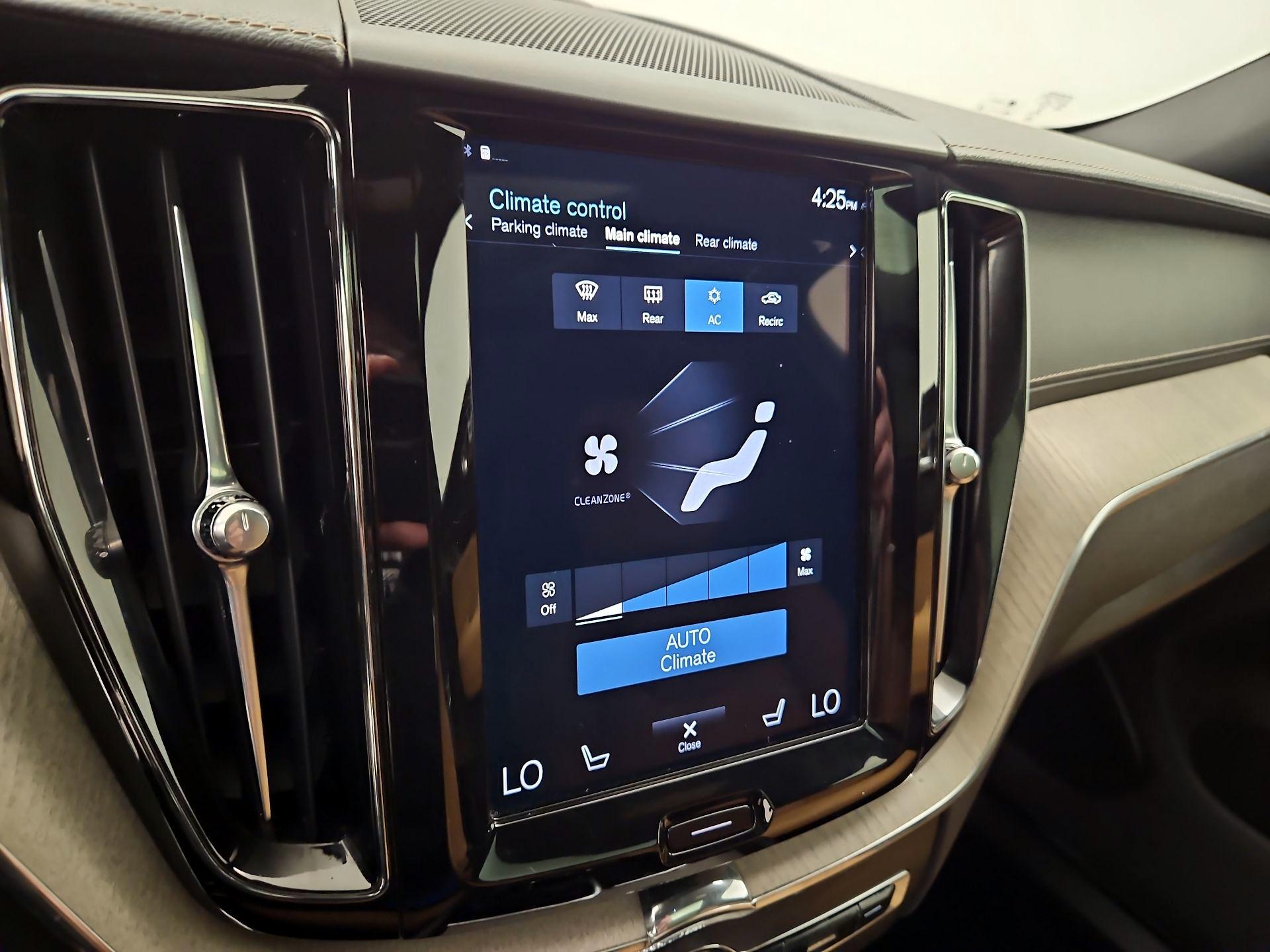 Thumbnail: 2019 Volvo XC60 - 17