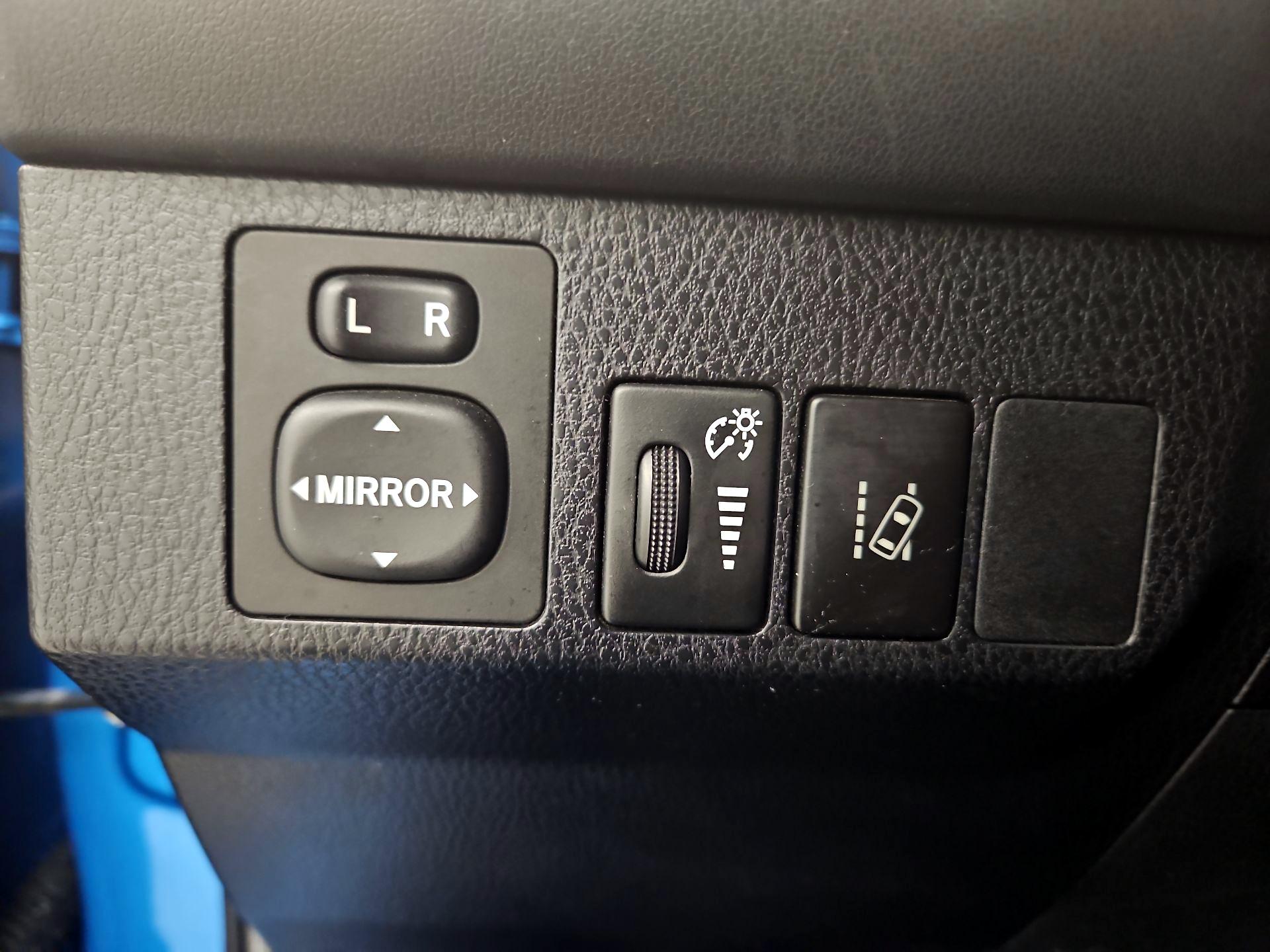 Thumbnail: 2018 Toyota RAV4 - 13
