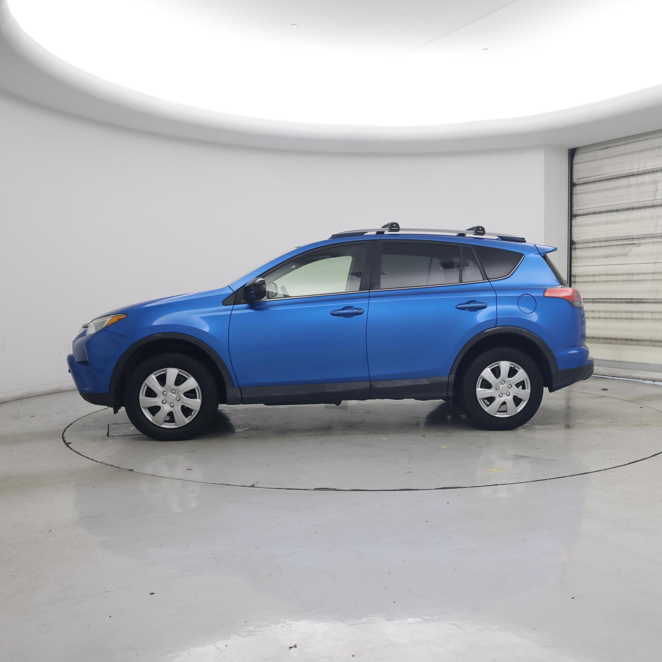 Thumbnail: 2018 Toyota RAV4 - 3