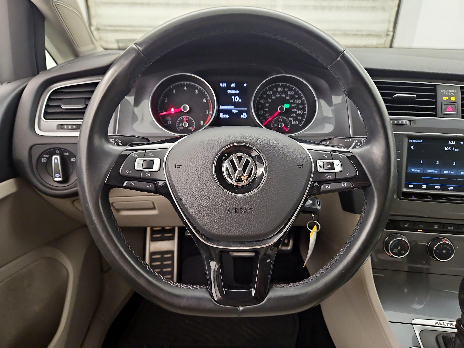 Thumbnail: 2017 Volkswagen Golf - 10