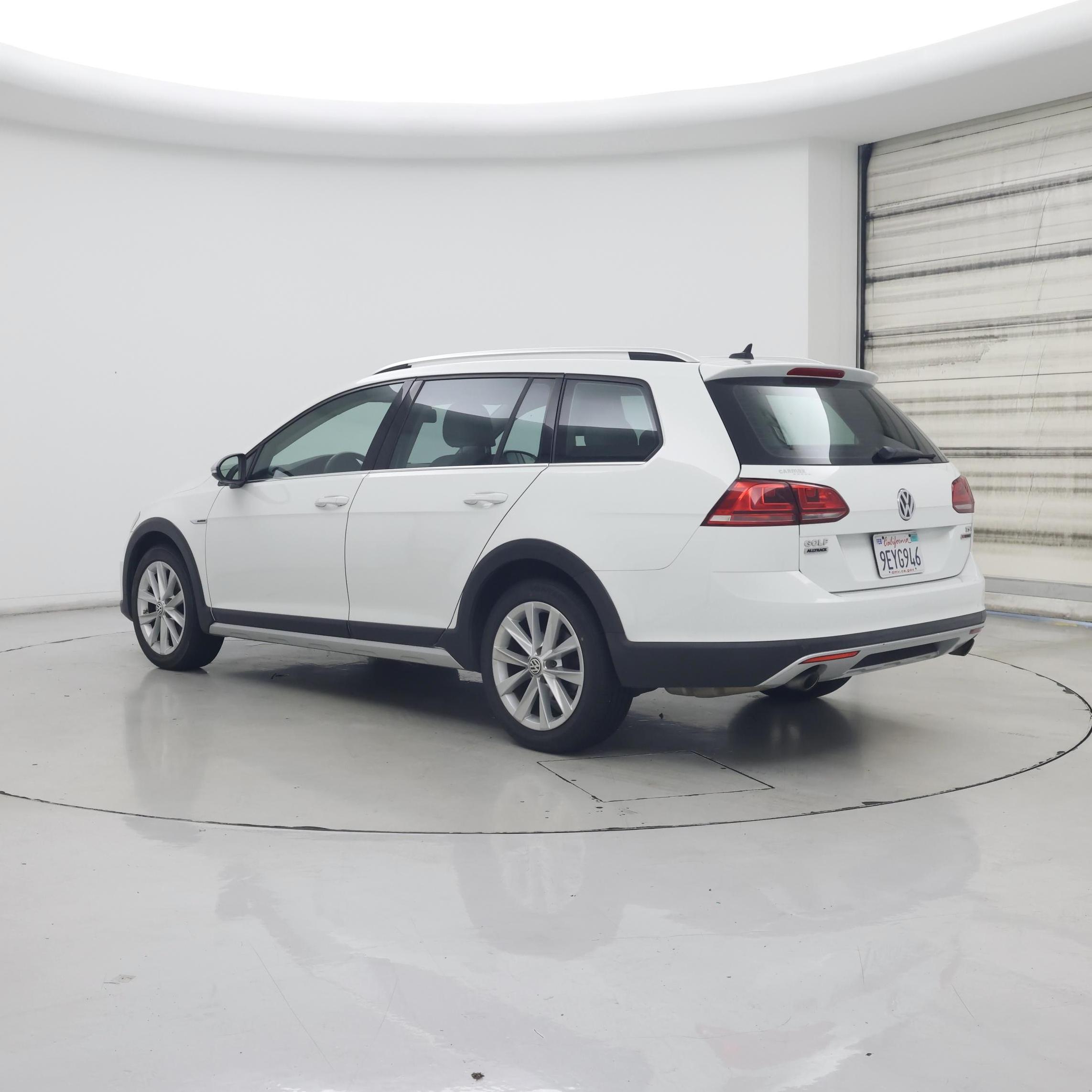 Thumbnail: 2017 Volkswagen Golf - 2