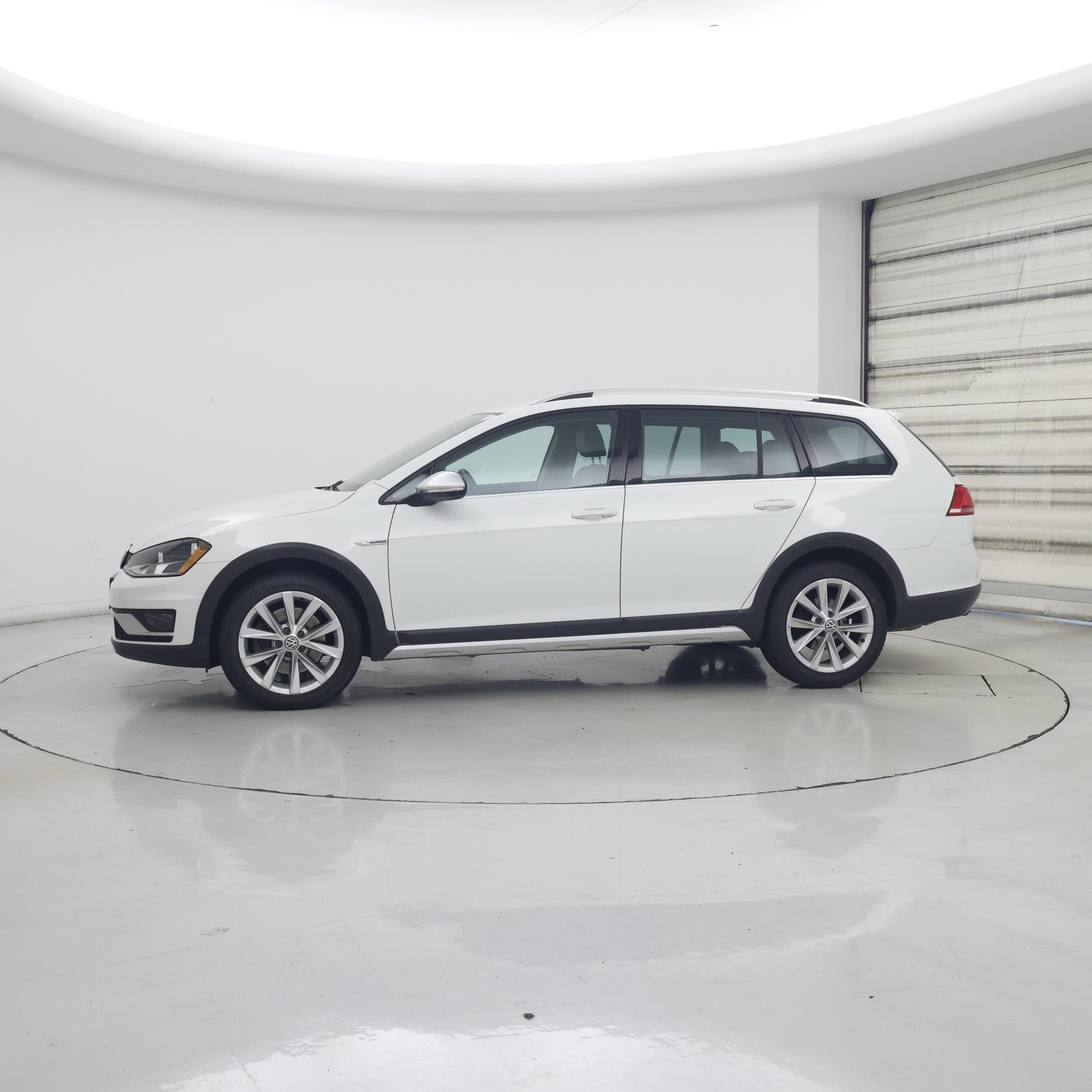 Thumbnail: 2017 Volkswagen Golf - 3