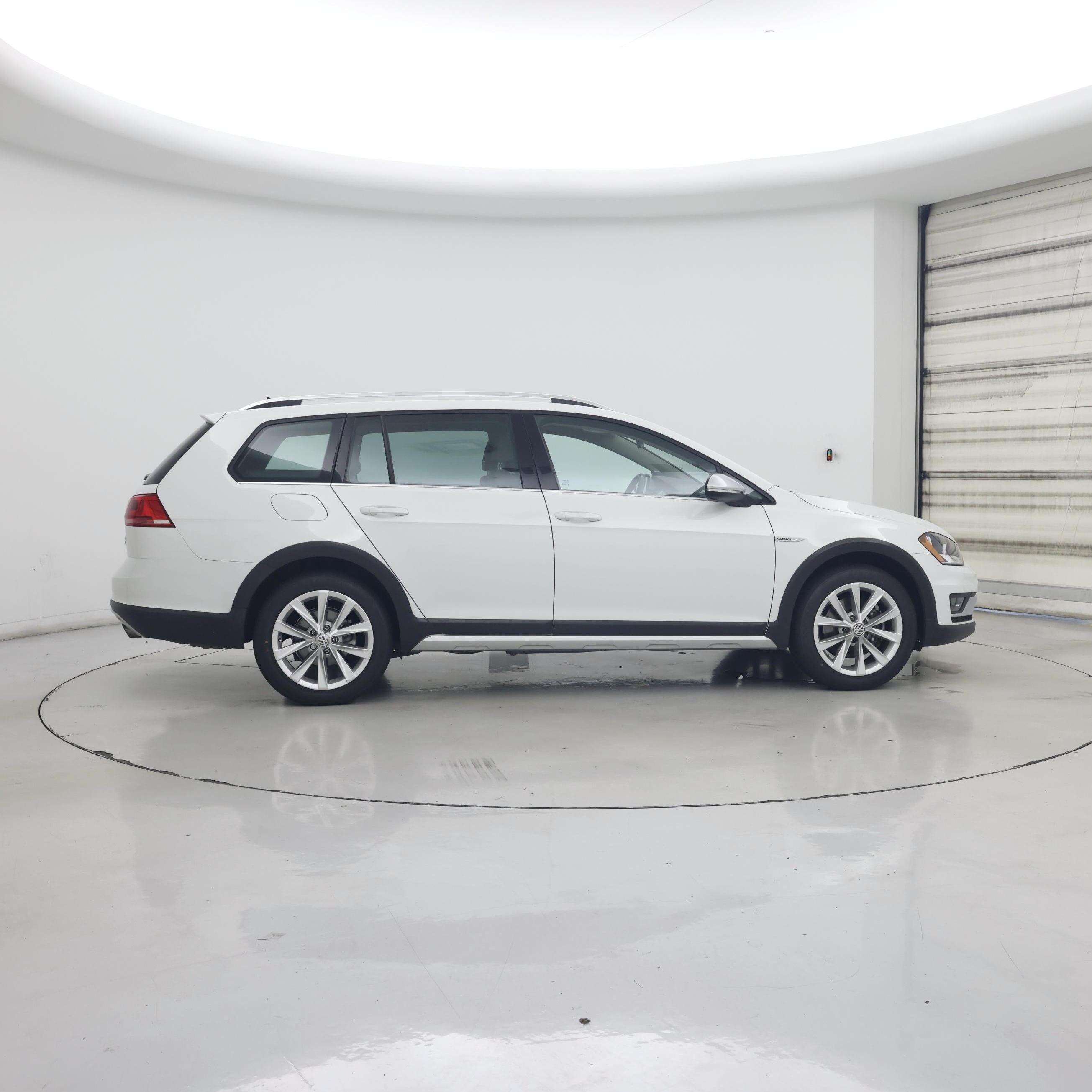Thumbnail: 2017 Volkswagen Golf - 7