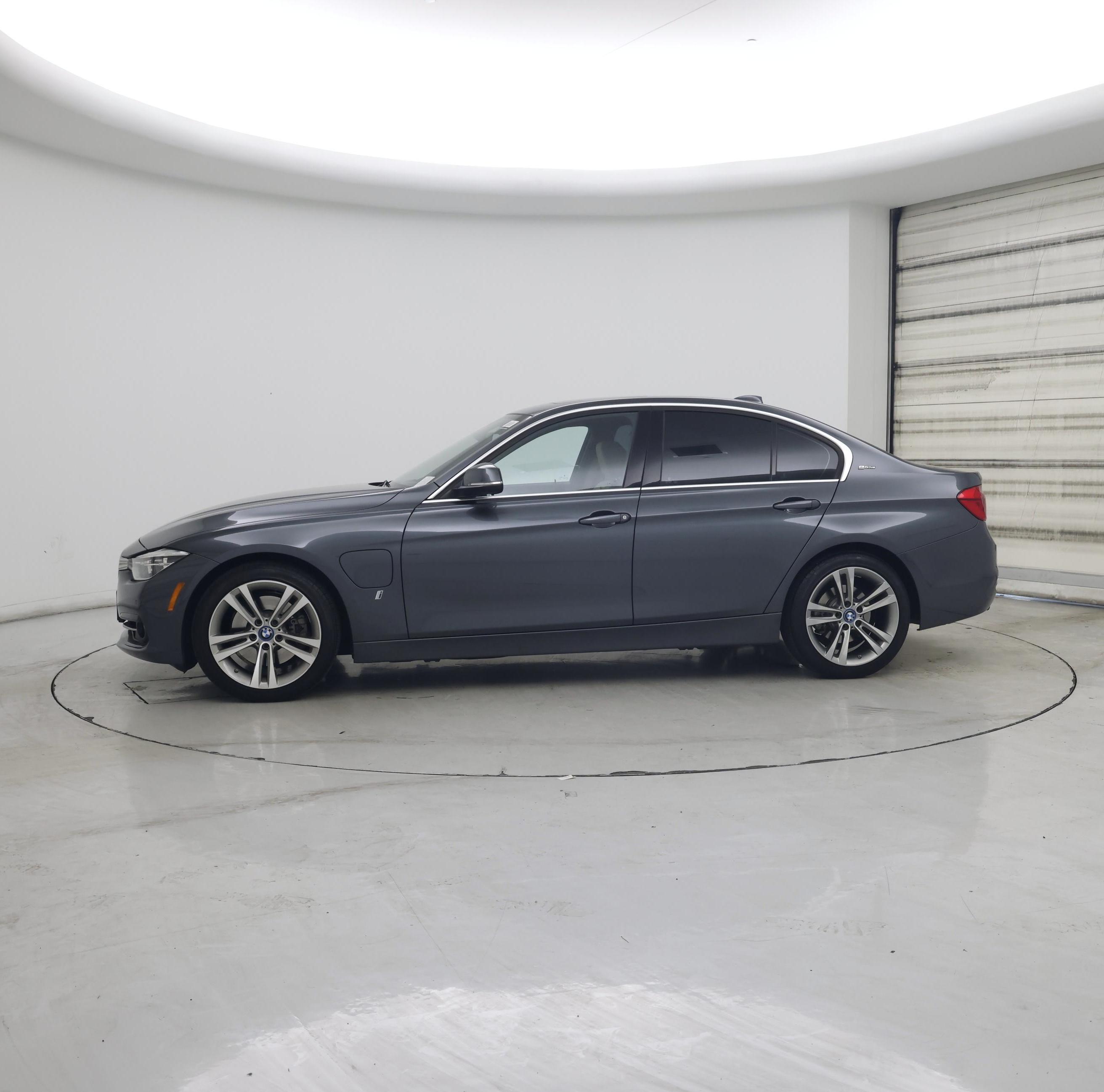 Thumbnail: 2017 BMW 3 Series - 3