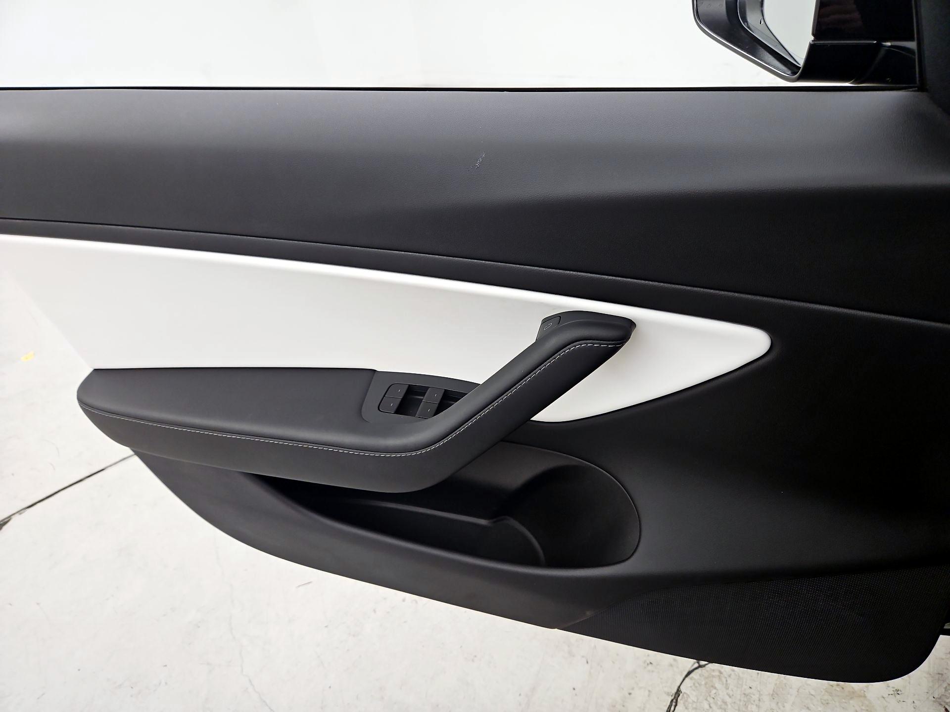 Thumbnail: 2021 Tesla Model 3 - 12