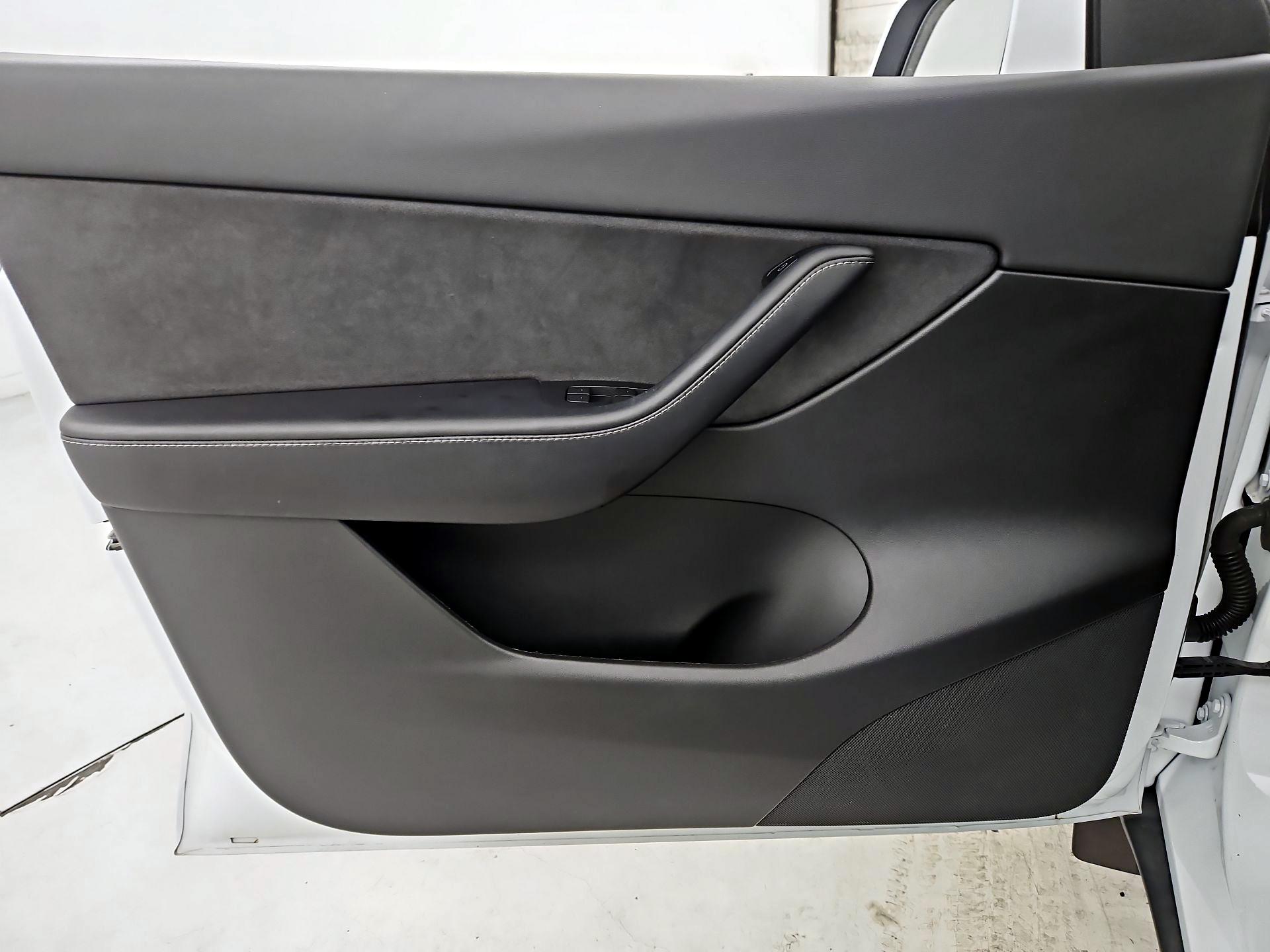 Thumbnail: 2022 Tesla Model Y - 12
