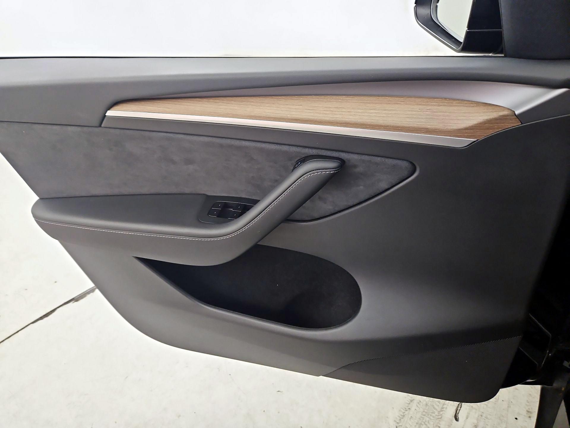 Thumbnail: 2025 Tesla Model Y - 12