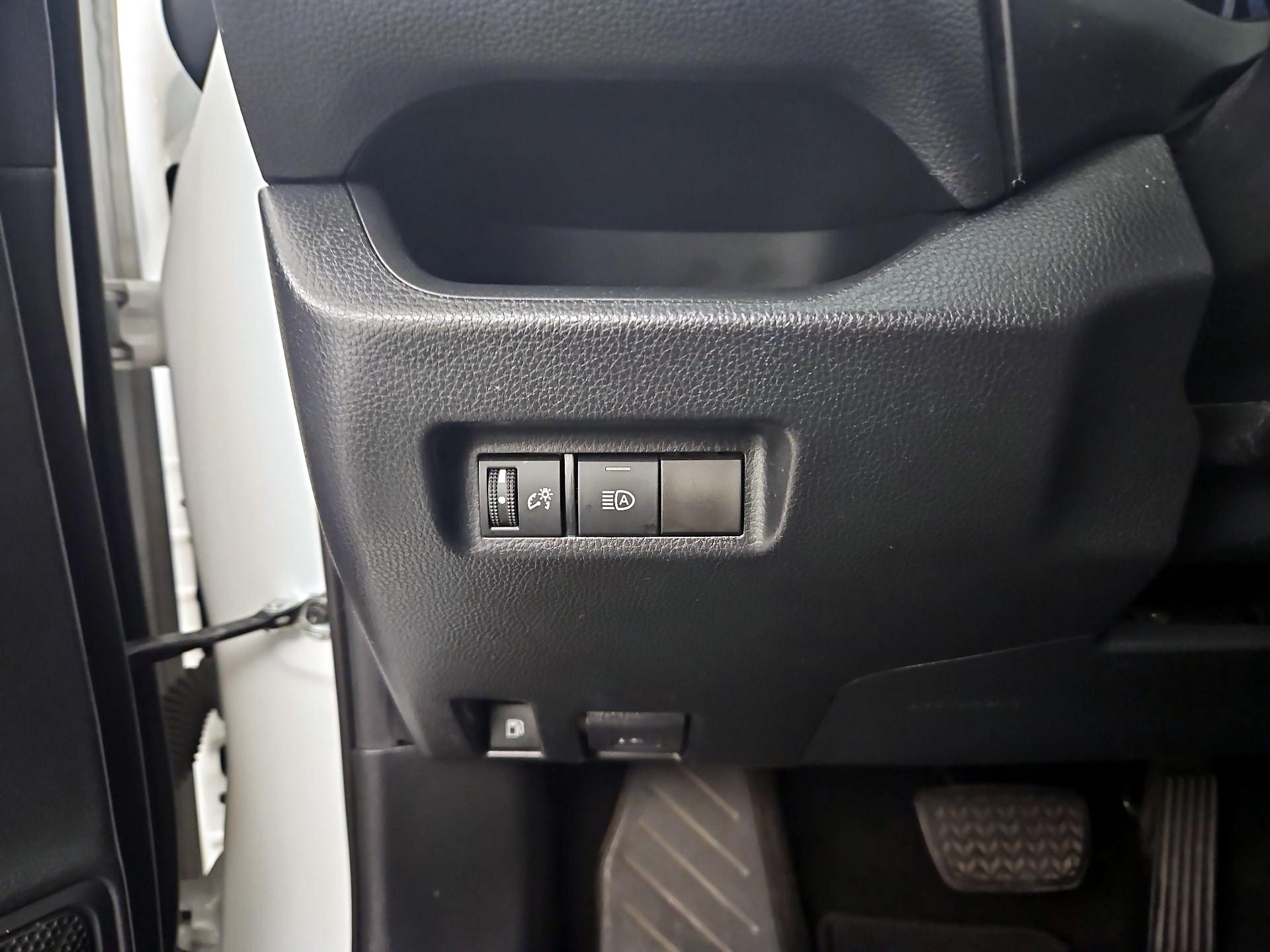 Thumbnail: 2020 Toyota RAV4 - 13