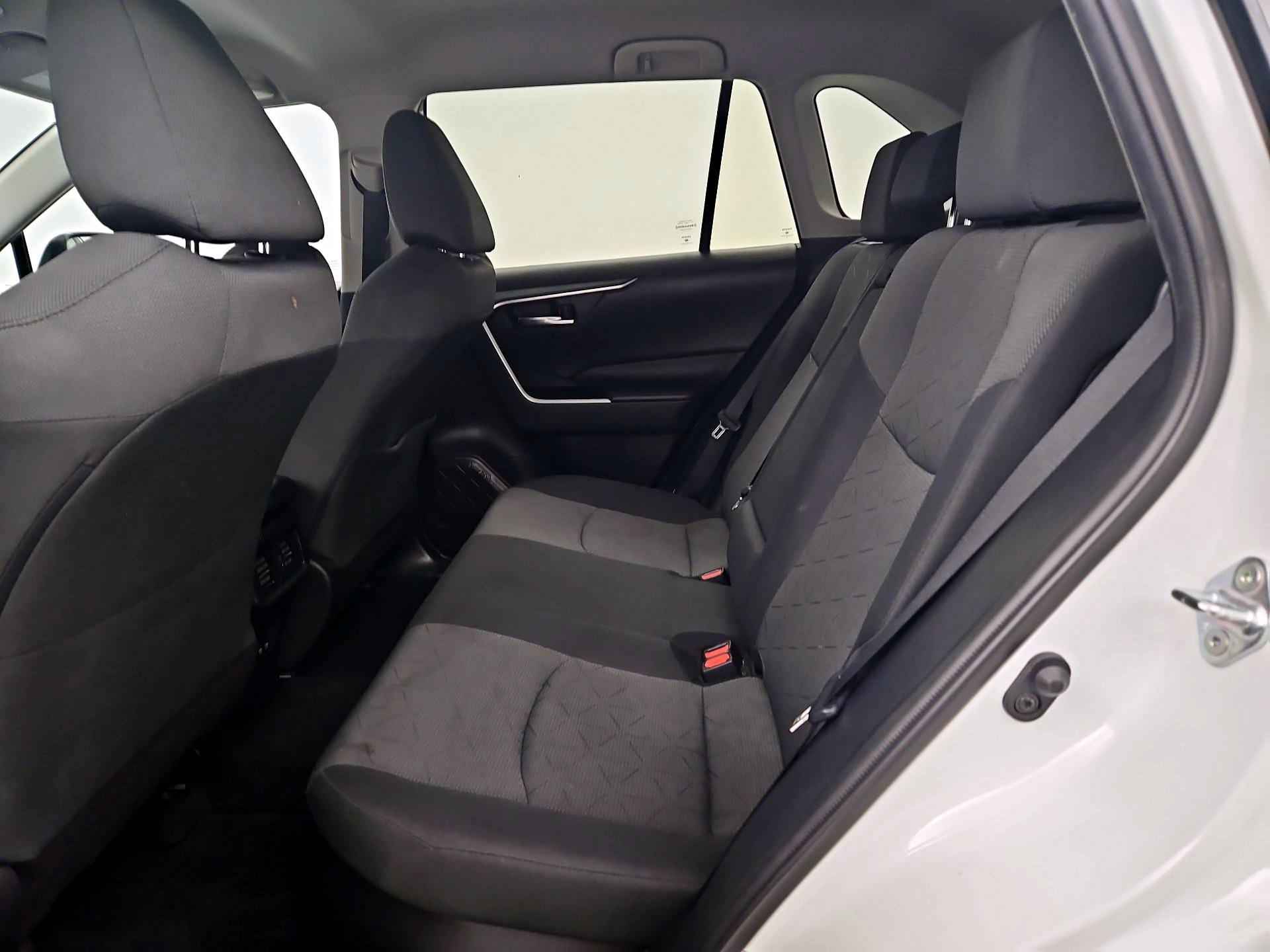 Thumbnail: 2020 Toyota RAV4 - 19
