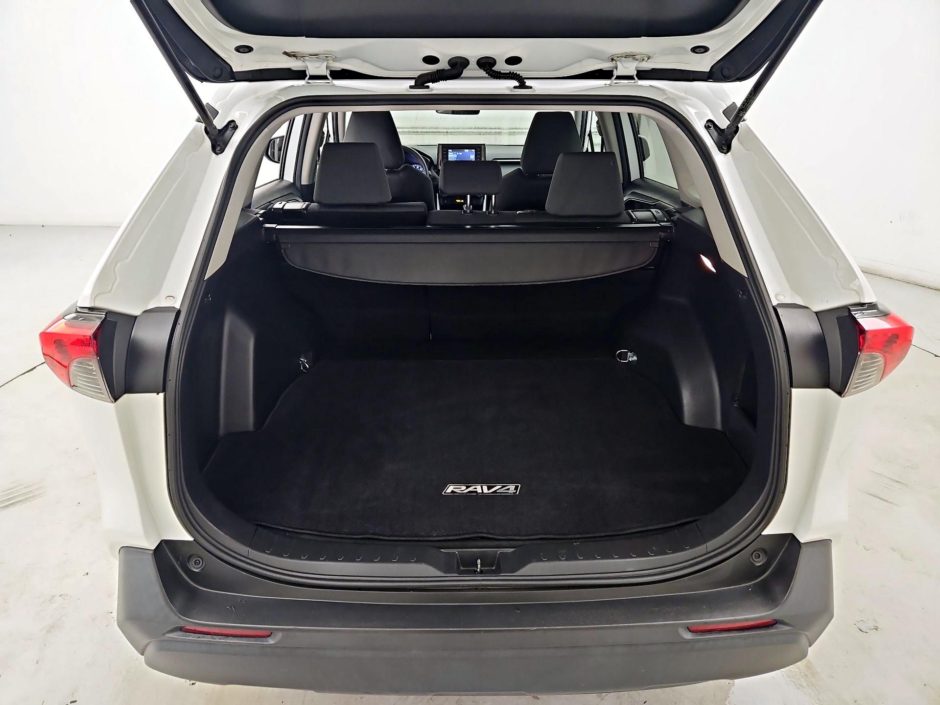 Thumbnail: 2020 Toyota RAV4 - 20