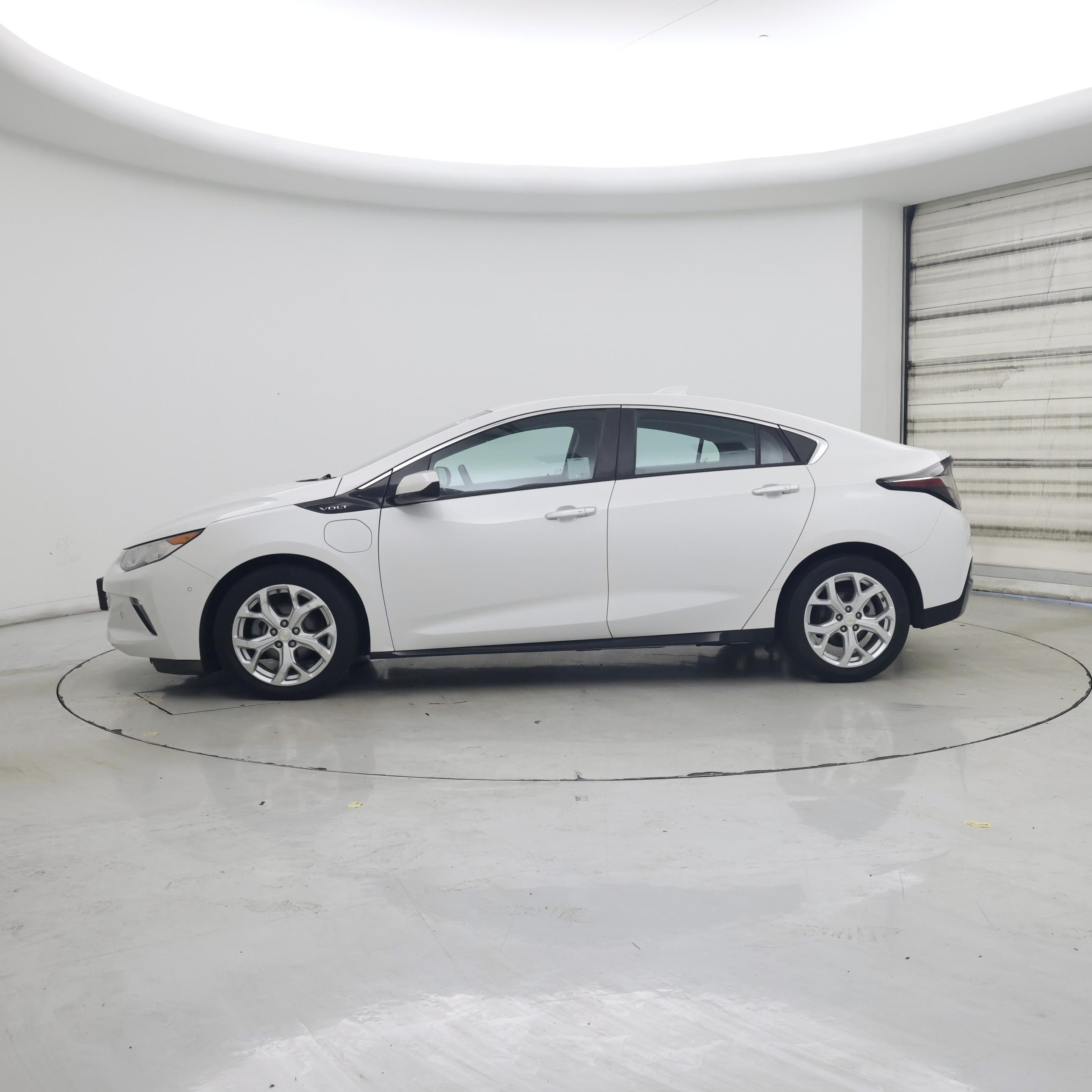 Thumbnail: 2019 Chevrolet Volt - 3