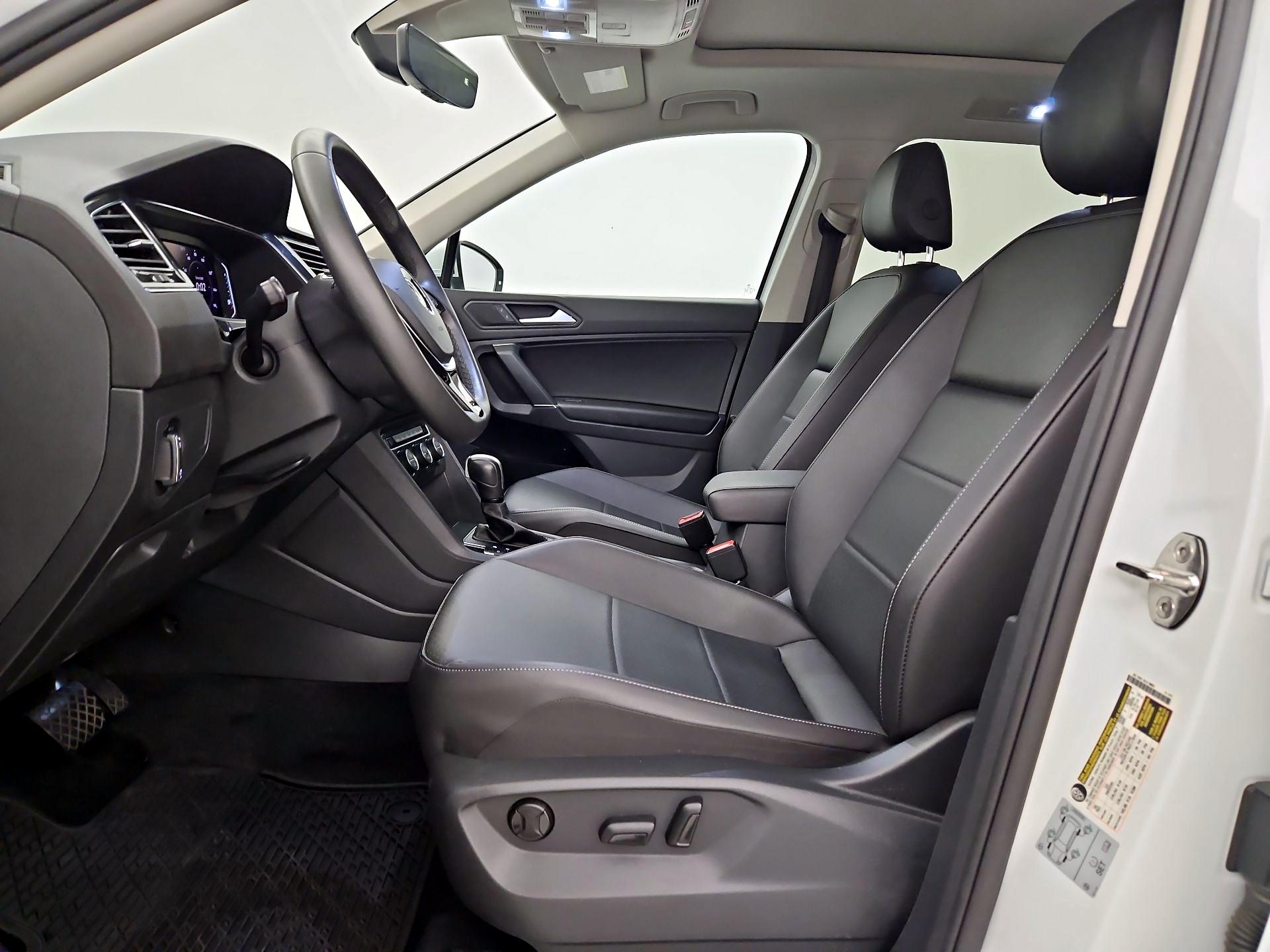 Thumbnail: 2020 Volkswagen Tiguan - 11