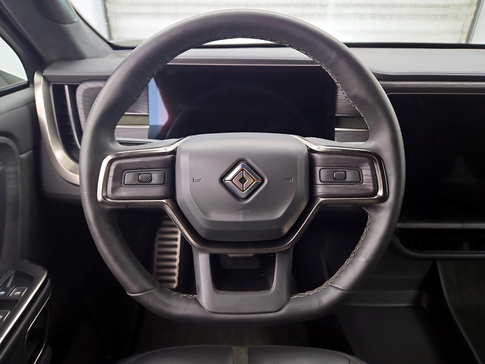 Thumbnail: 2023 Rivian R1T - 10