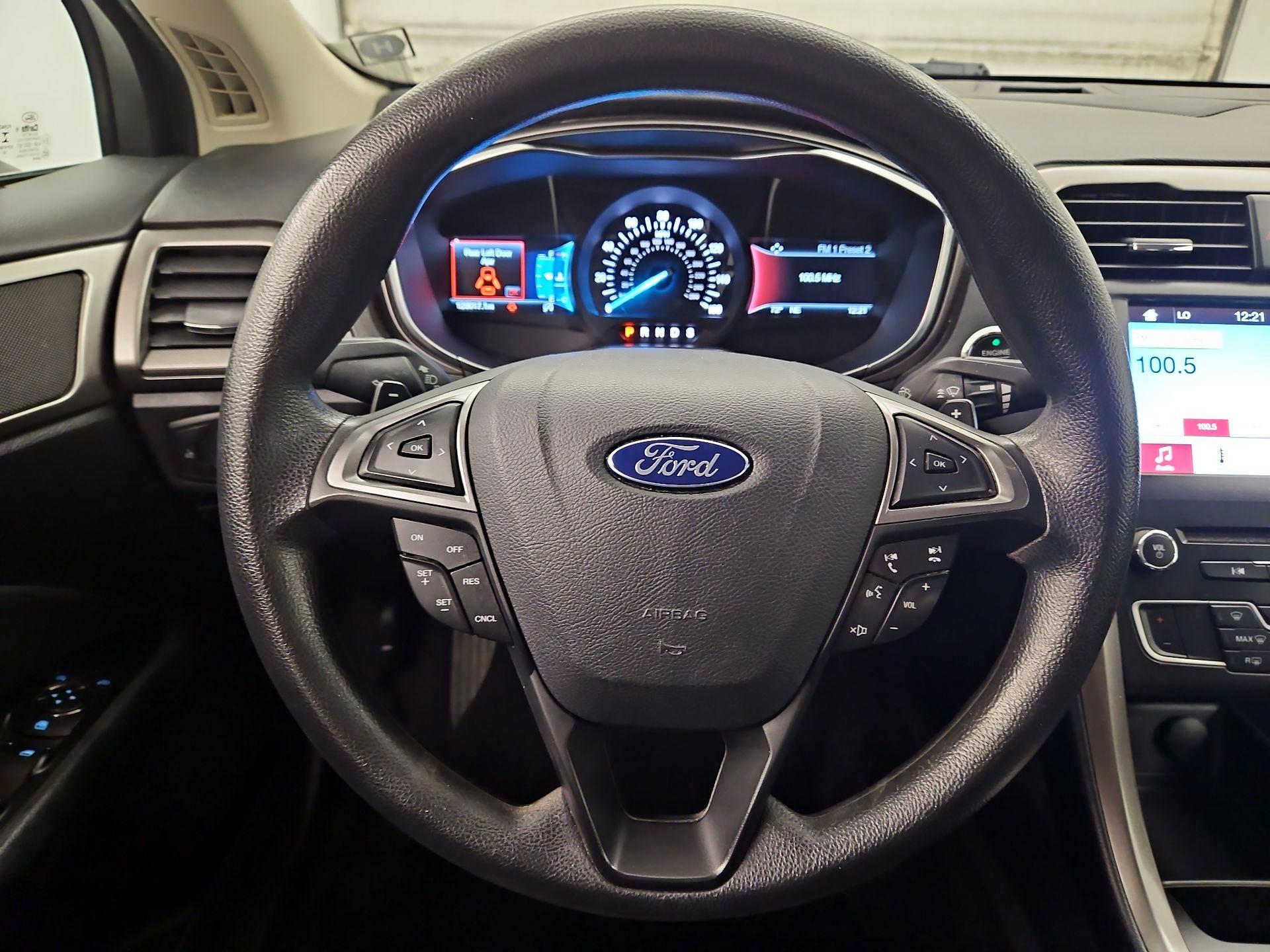 Thumbnail: 2017 Ford Fusion - 10